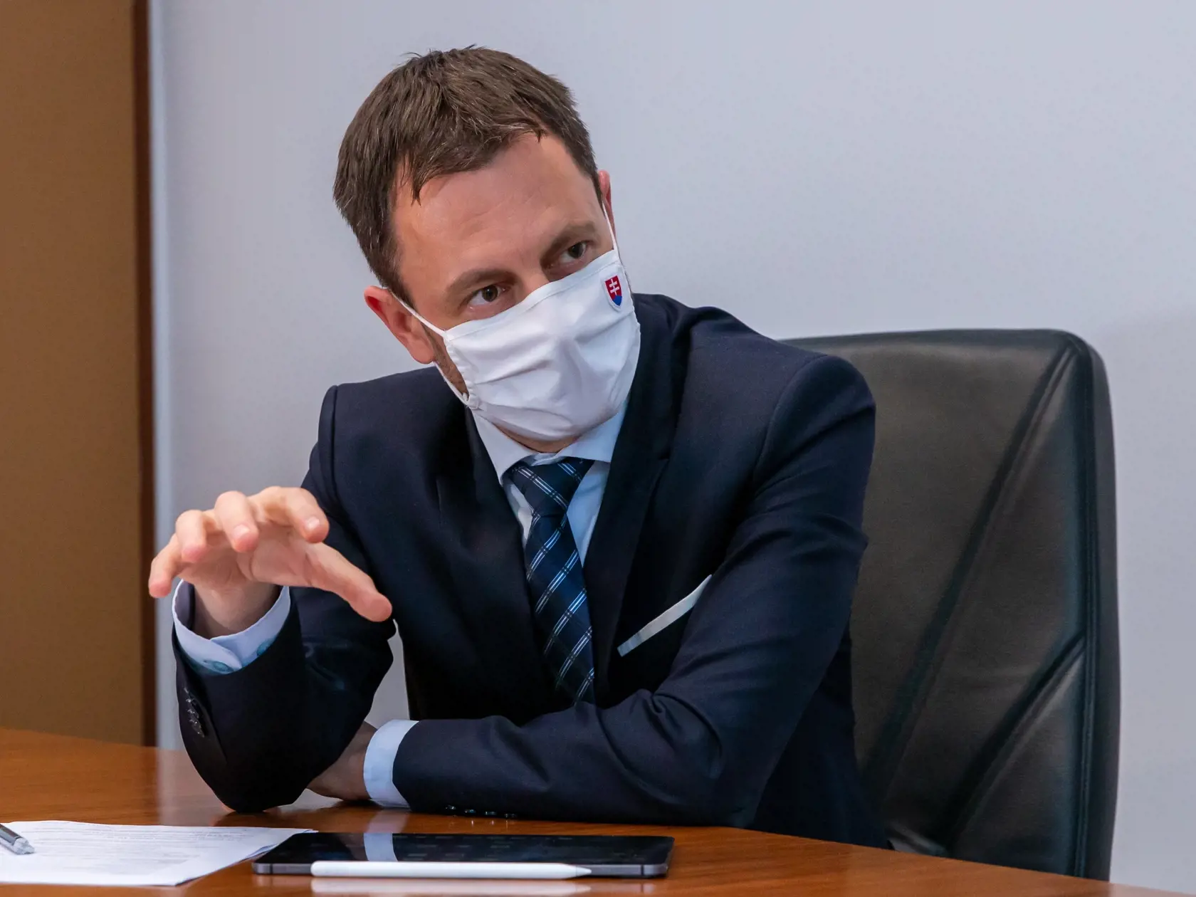 Minister financií Eduard Heger je podľa speváka a komunálneho politika Mariána Greksu taktiež náboženským fanatikom.