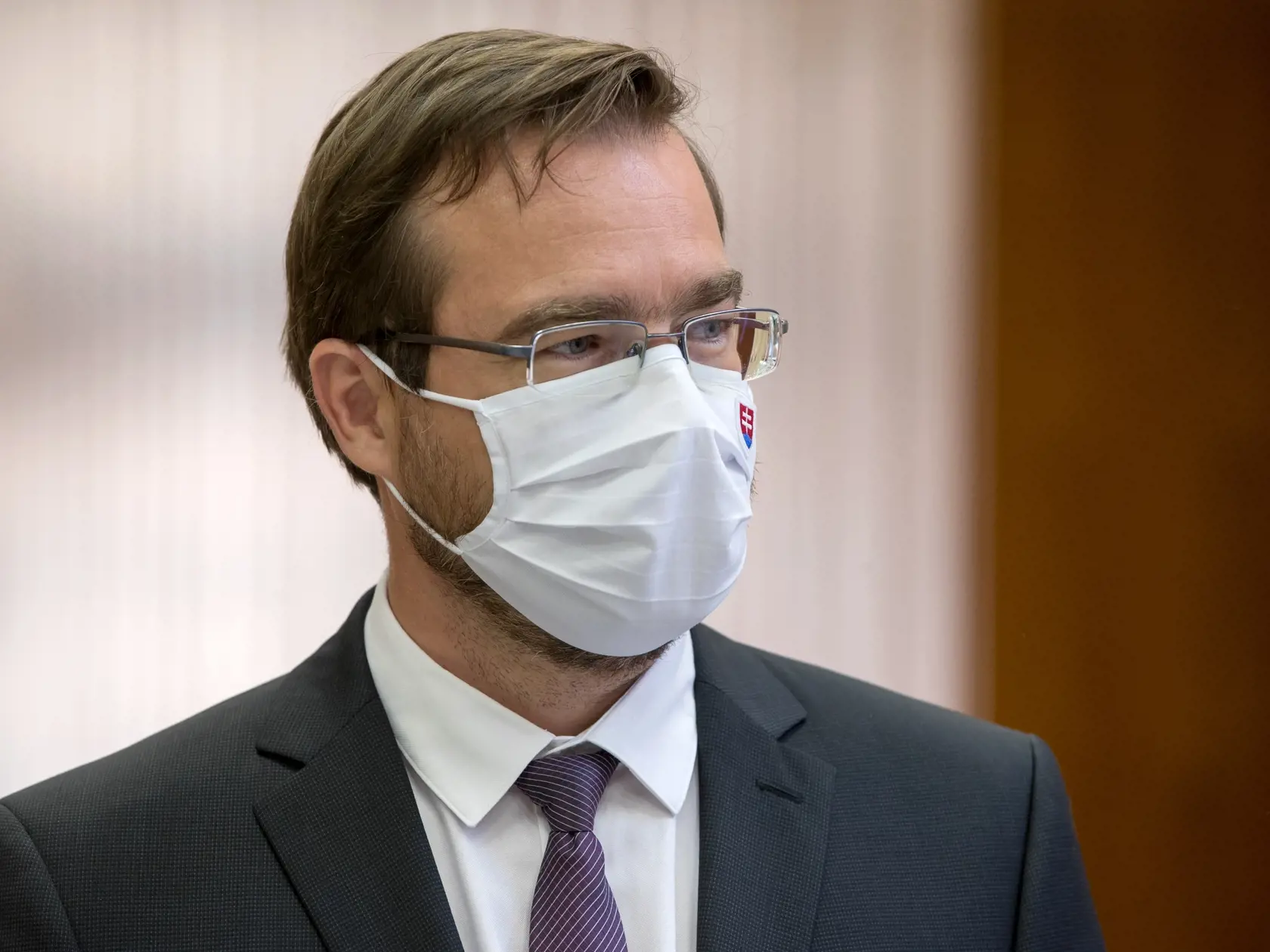 Ministra zdravotníctva Mareka Krajčího nazval jeden z demonštrantov náboženským fanatikom.
