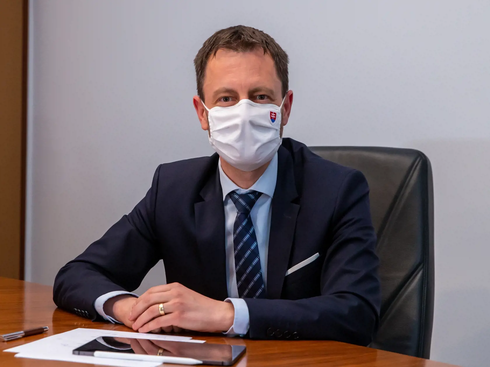 Minister financií Eduard Heger je podľa speváka a komunálneho politika Mariána Greksu taktiež náboženským fanatikom.