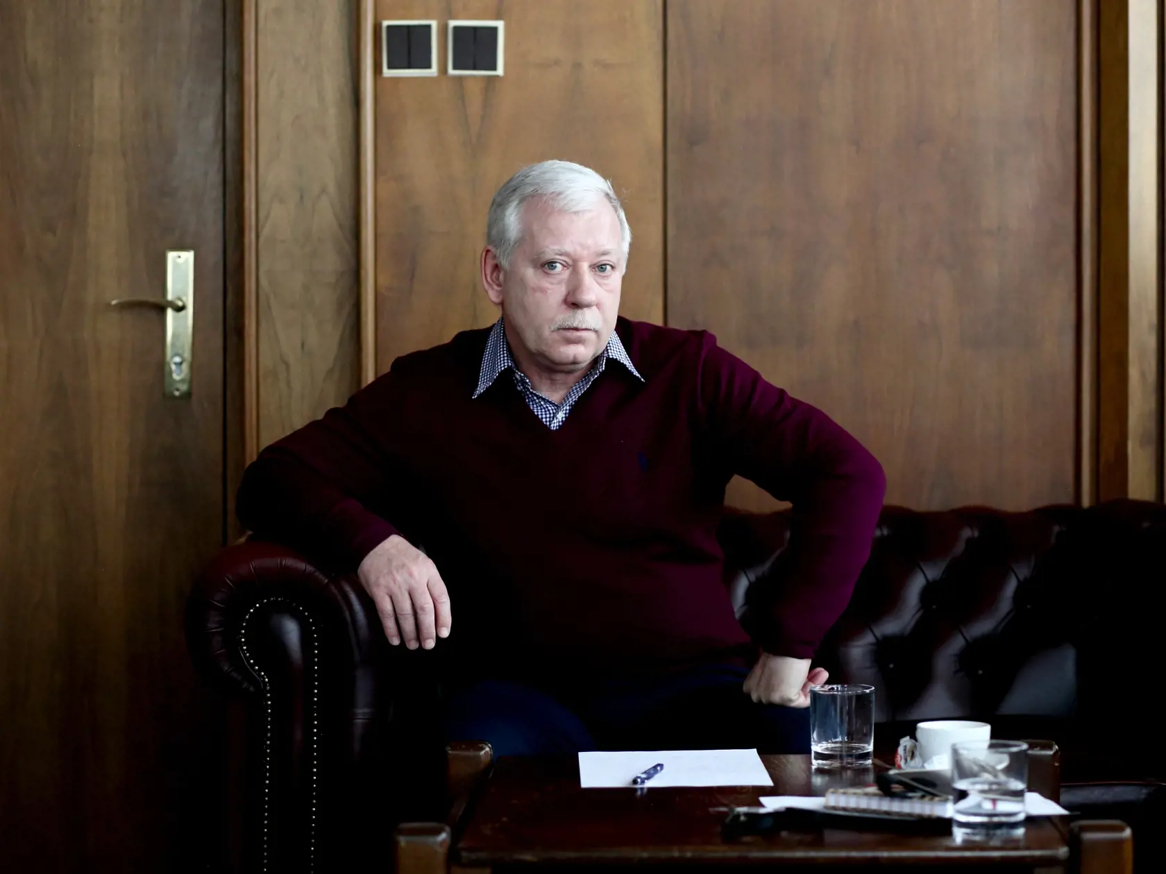 Na snímke MUDr. Jozef Valocký, poslanec NRSR za stranu SMER SD, riaditeľ Národného onkologického ústavu, ktorý práve dal výpoveď.