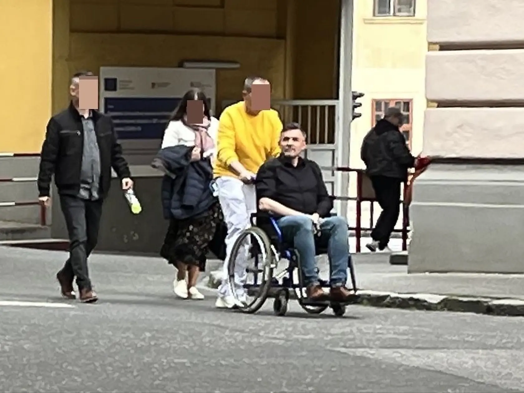 Lukáš Machala skončil po nehode v nemocnici so zranením hlavy.