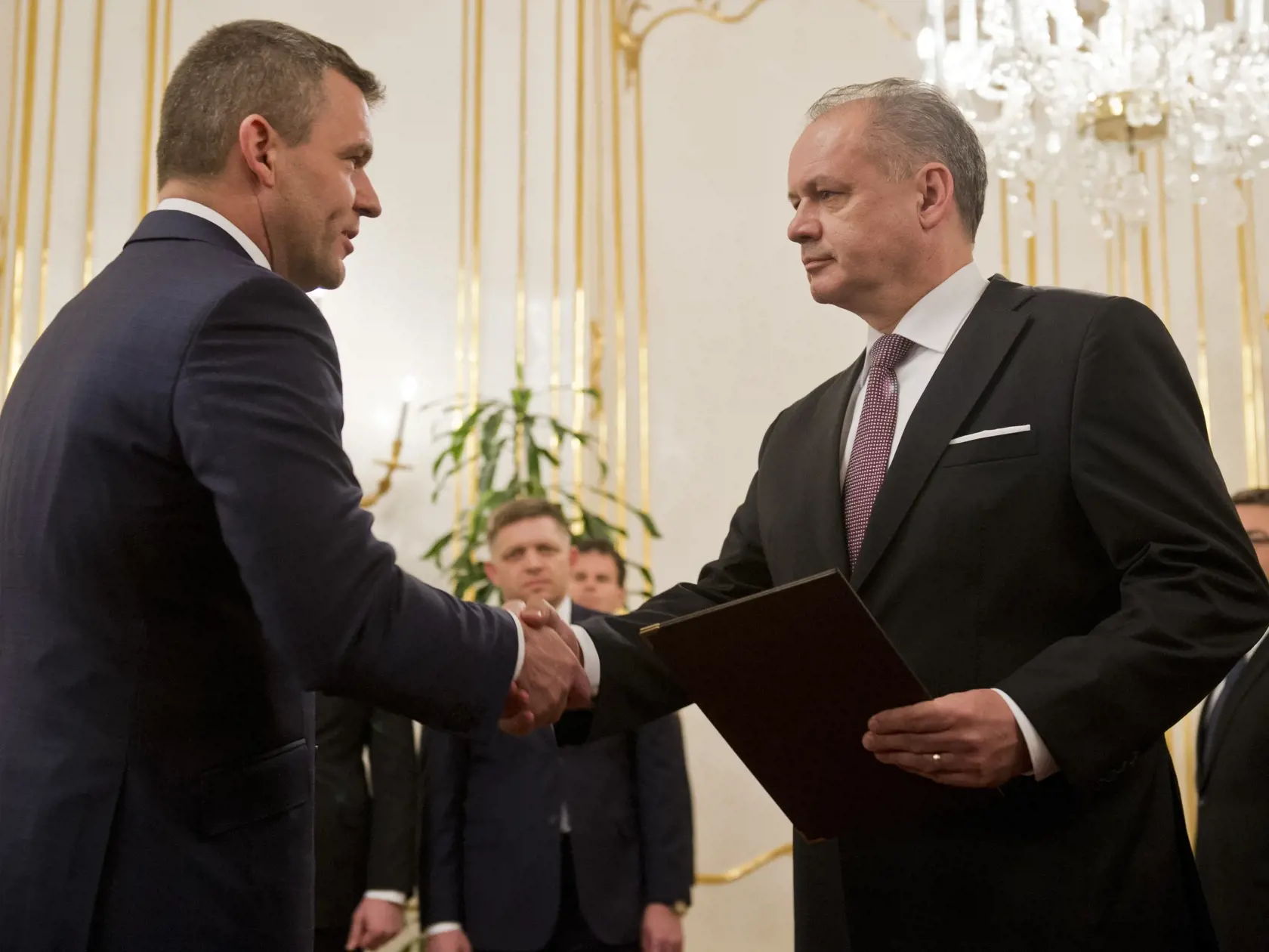 Andrej Kiska menuje Petra Pellegriniho za ministra školstva po demisii dovtedajšieho šéfa rezortu Dušana Čaploviča v júli 2014.