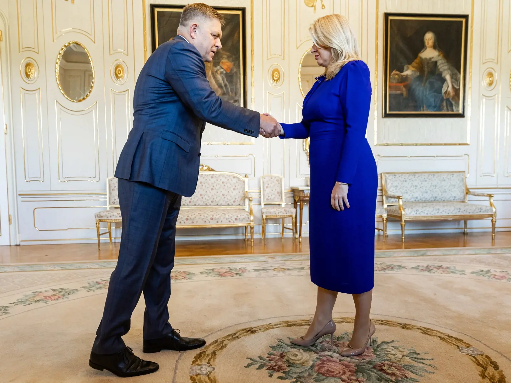 Predseda strany SMER-SD, ktorá vyhrala parlamentné voľby 2023 Robert Fico, prišiel do prezidentského paláca po poverenie na zostavenie vlády od prezidentky SR Zuzany Čaputovej. 