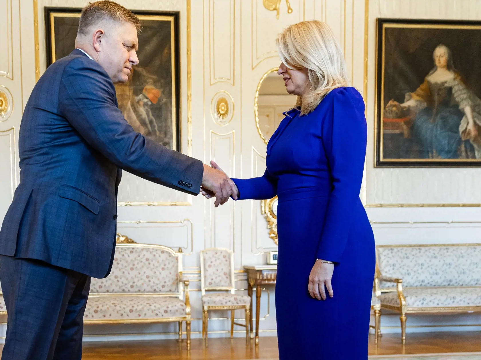 Predseda strany SMER-SD, ktorá vyhrala parlamentné voľby 2023 Robert Fico, prišiel do prezidentského paláca po poverenie na zostavenie vlády od prezidentky SR Zuzany Čaputovej. 