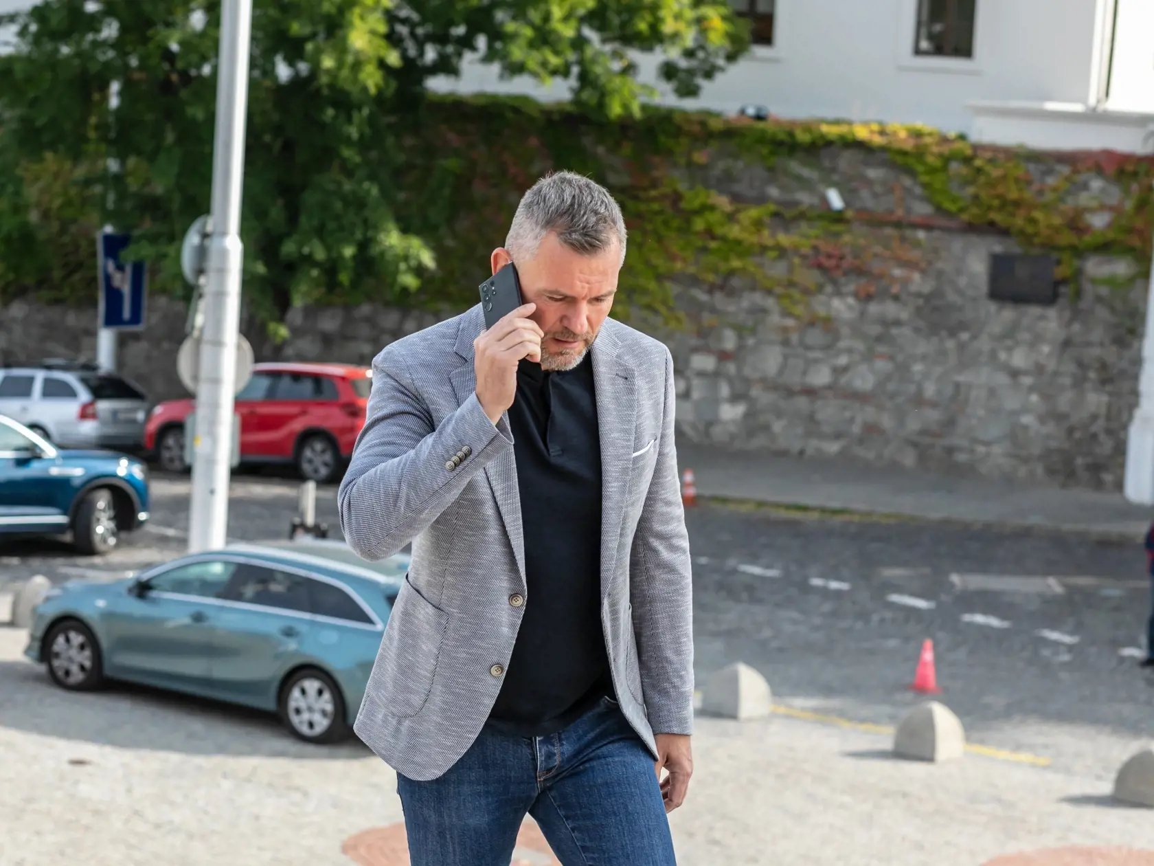 Na snímke predseda politickej strany Hlas SD Peter Pellegrini prichádza na stretnutie do NRSR. 