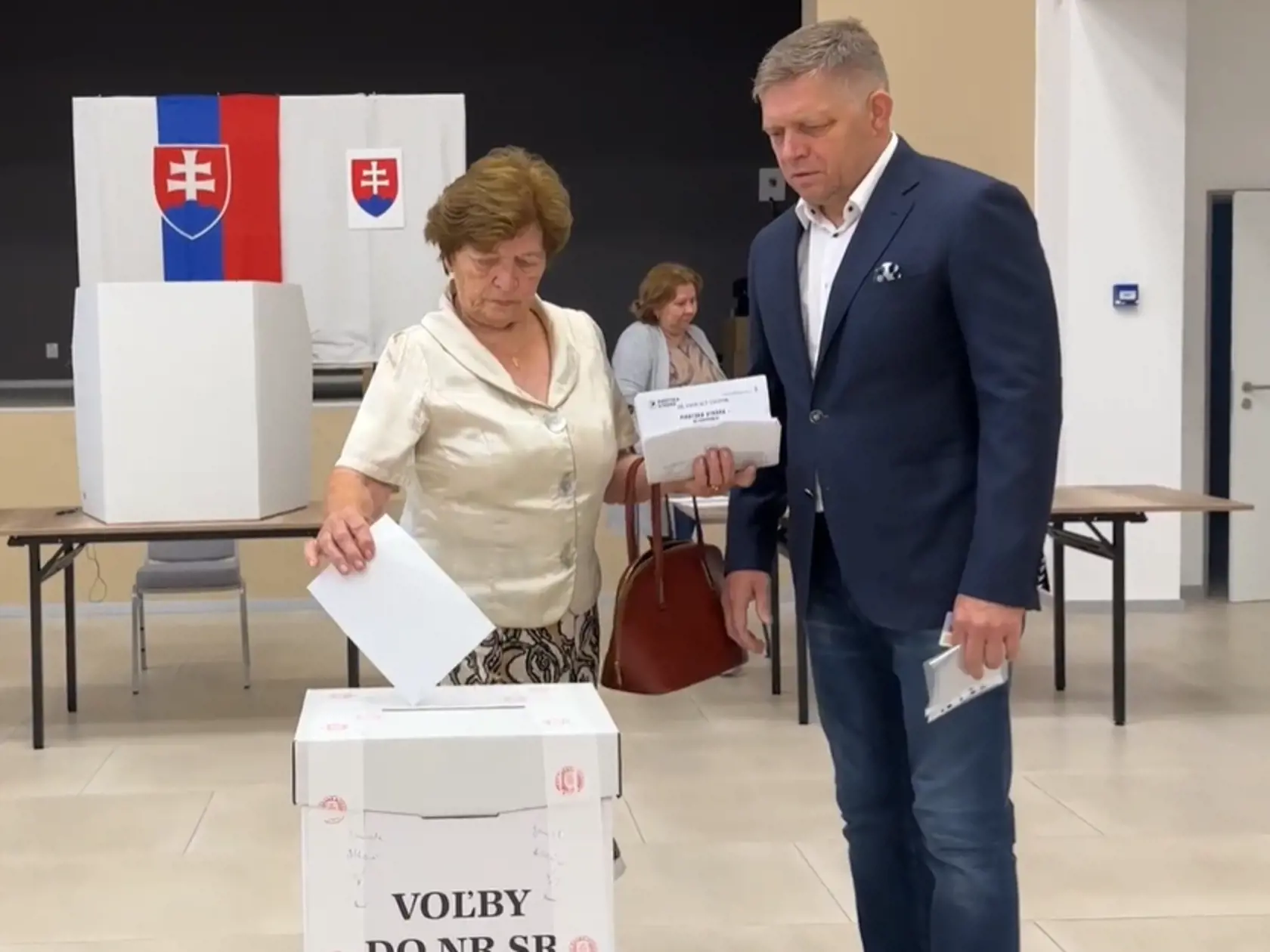 Predseda Smeru-SD Robert Fico už odvolil vo svojom rodnom meste v Topoľčanoch.