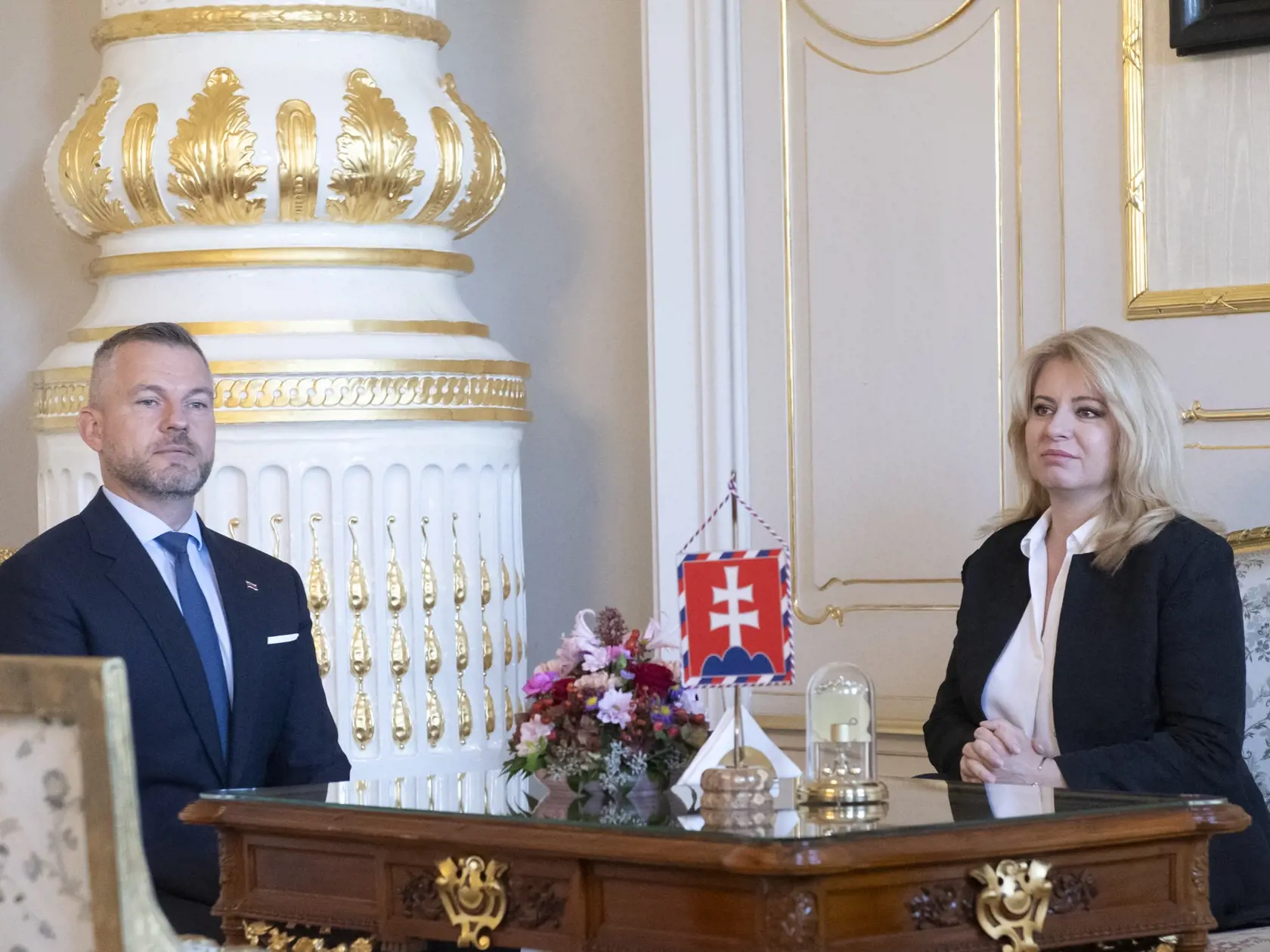 Na snímke prezidentka SR Zuzana Čaputová a predseda strany Hlas - SD Peter Pellegrini počas prijatia 3. októbra 2023 v Prezidentskom paláci v Bratislave.
