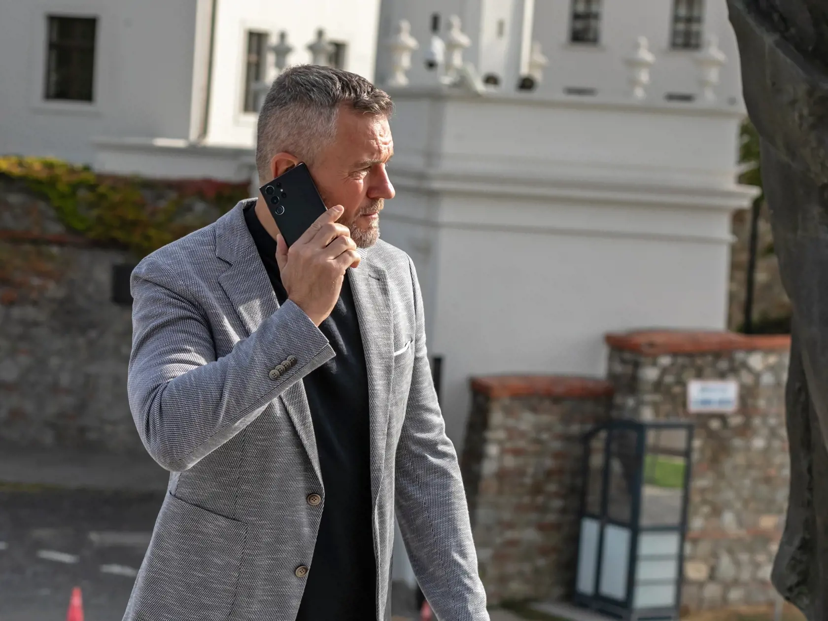 Na snímke predseda politickej strany Hlas SD Peter Pellegrini prichádza na stretnutie do NRSR. 