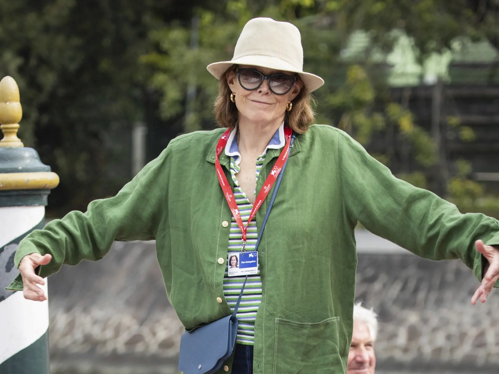 Na snímke americká herečka Sigourney Weaverová prichádza na mólo Hotela Excelsior počas 79. ročníka medzinárodného filmového festivalu v Benátkach 2022.
