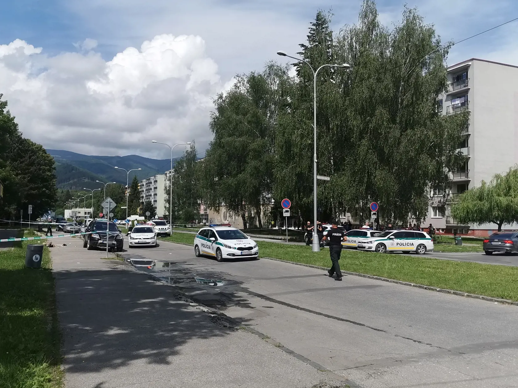 policajti zásah základná škola muž zastrelenie