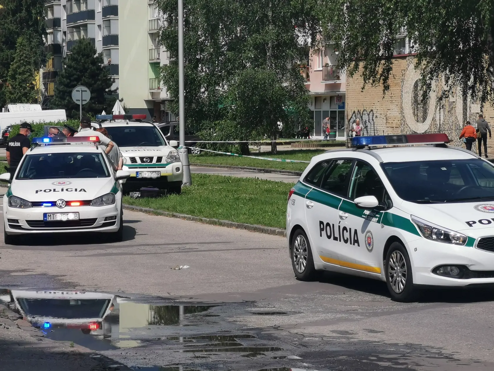 policajti zásah základná škola muž zastrelenie