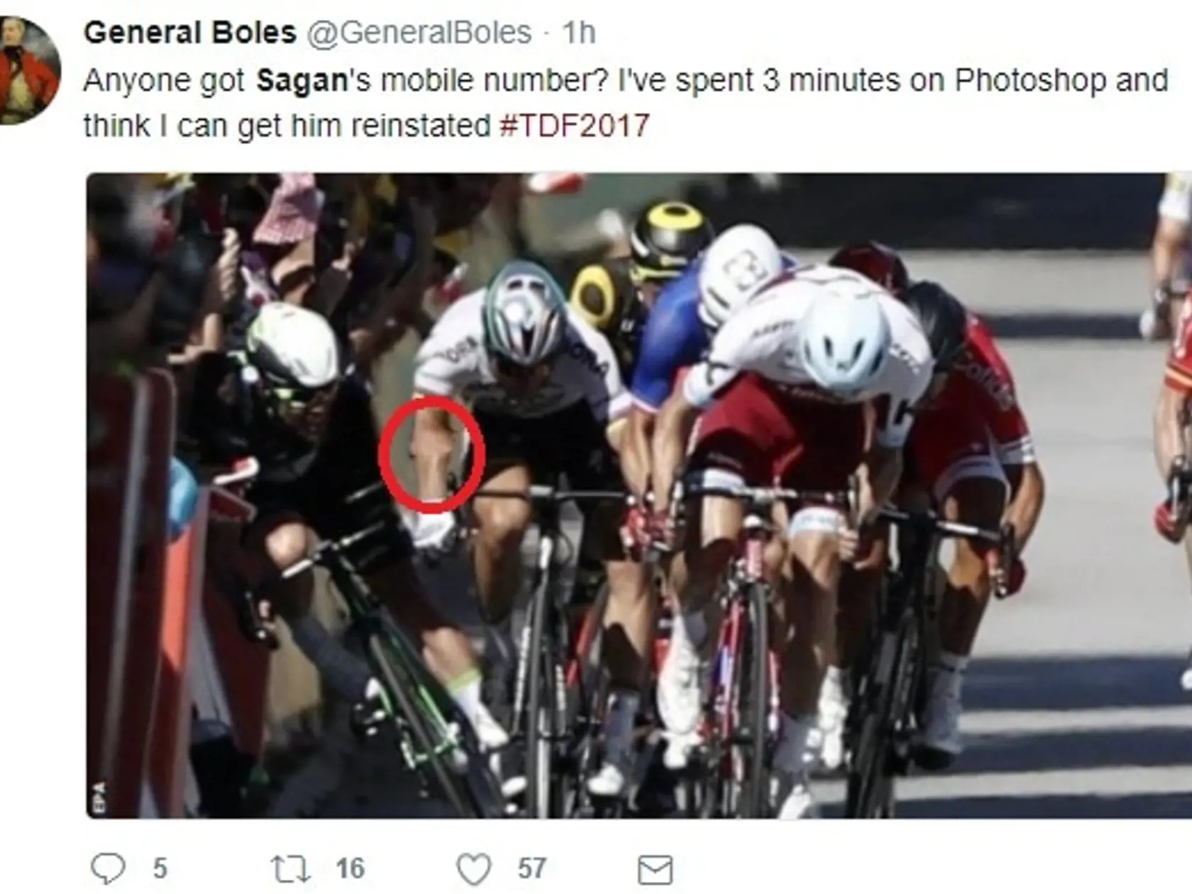 Stačí sa pohrať s Photoshopom a o žiadnom lakti zo strany Petra Sagana nemôže byť ani reči.