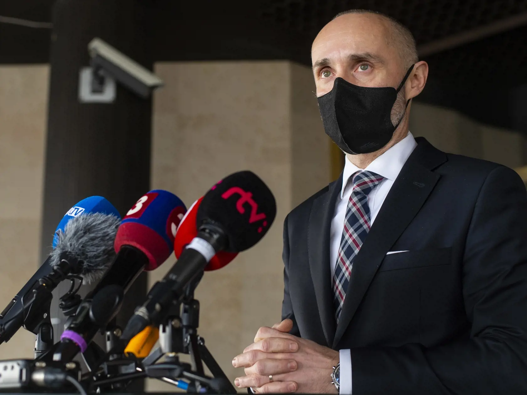 Na snímke predseda Výboru NR SR pre európske záležitosti Tomáš Valášek počas tlačovej konferencie po skončení zasadnutia výboru na tému Slovenská bezpečnostná stratégia 19. januára 2021 v Bratislave. FOTO TASR - Jakub Kotian 