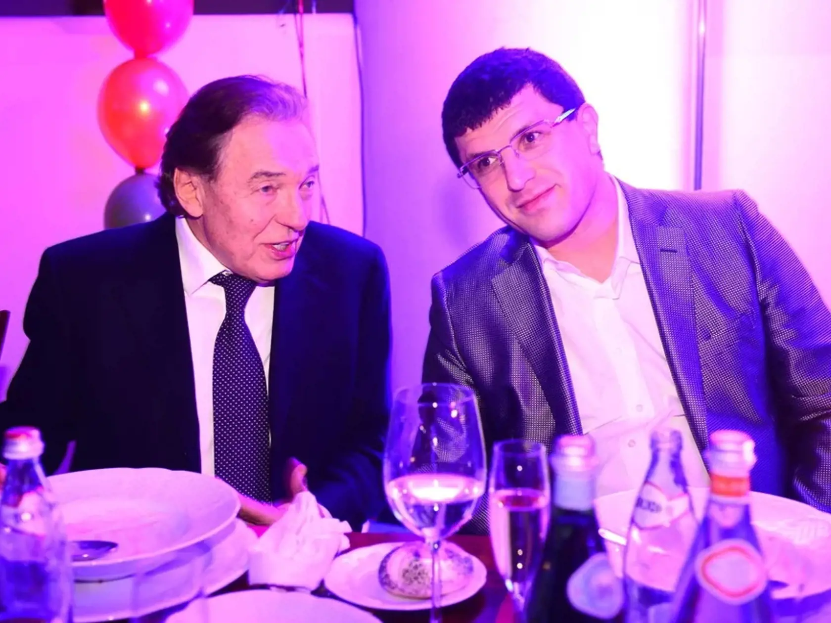 Karel Gott a miliardár Leon Tsoukernik.
