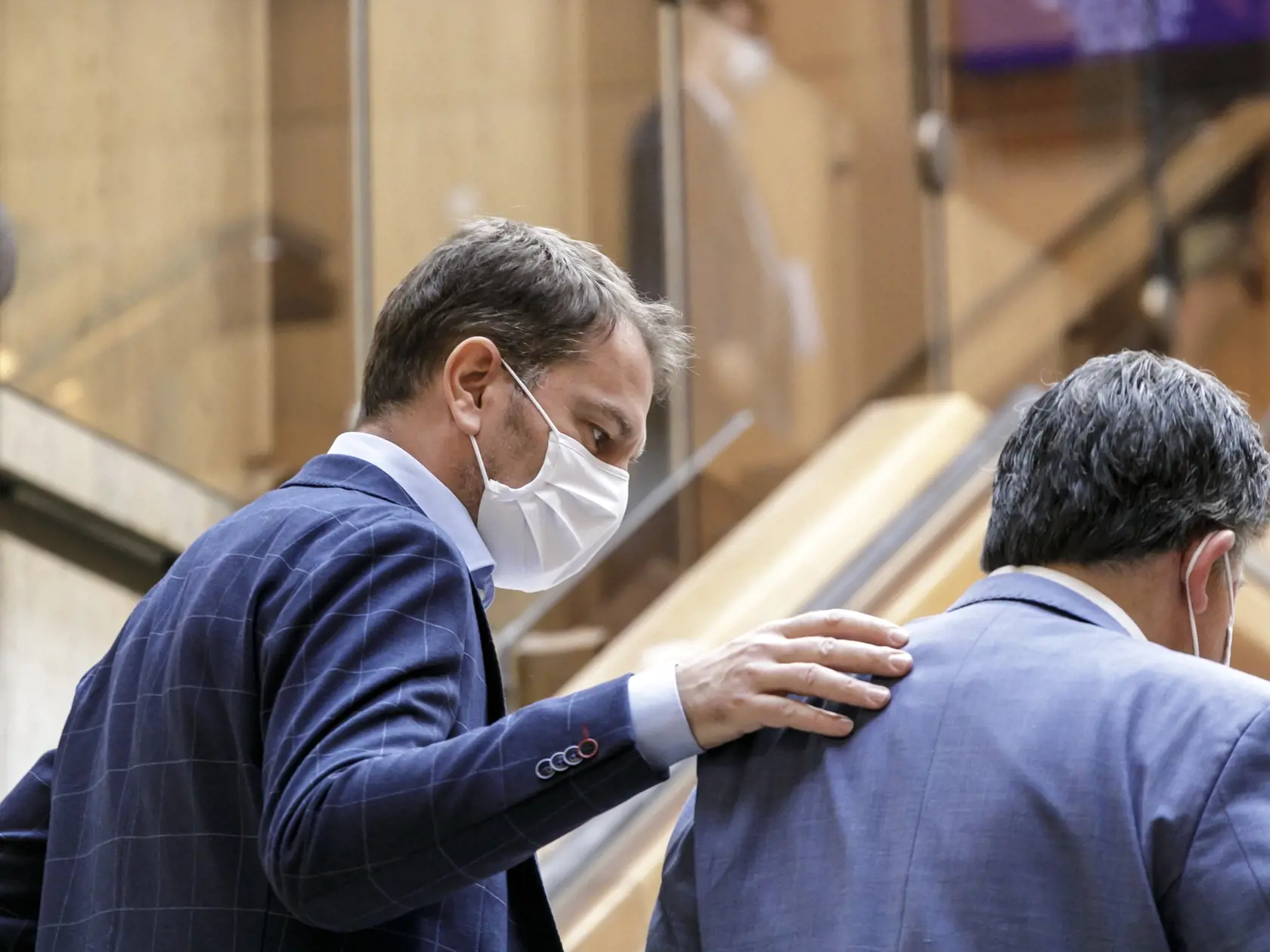 Na snímke je zľava predseda vlády SR Igor Matovič a minister životného prostredia SR Ján Budaj.