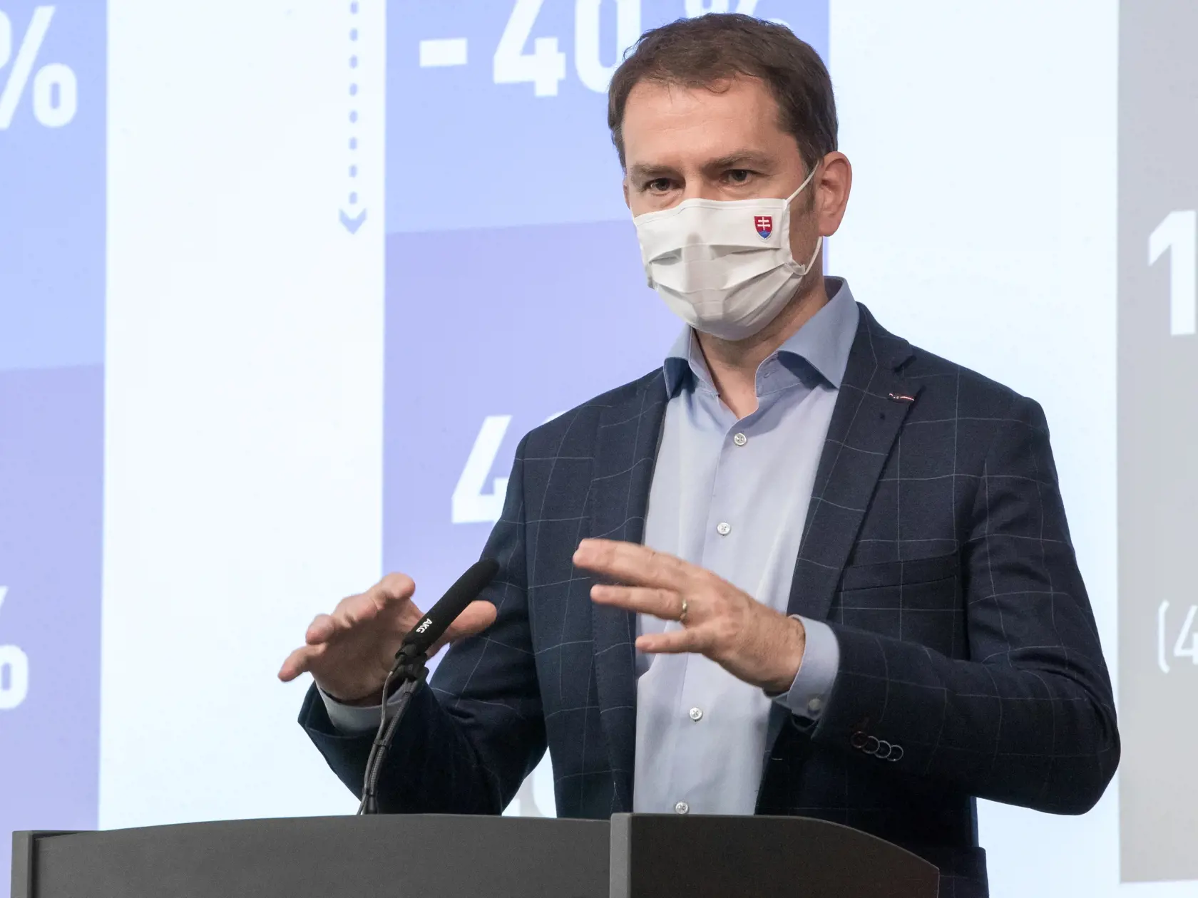 Premiér Igor Matovič a minister hospodárstva Richard Sulík, informovali médiá po rokovaní vlády o plánovanom finančnom príspevku na prenájom pre podnikateľov postihnutých koronakrízou na Slovensku. Na snímke je Igor Matovič.