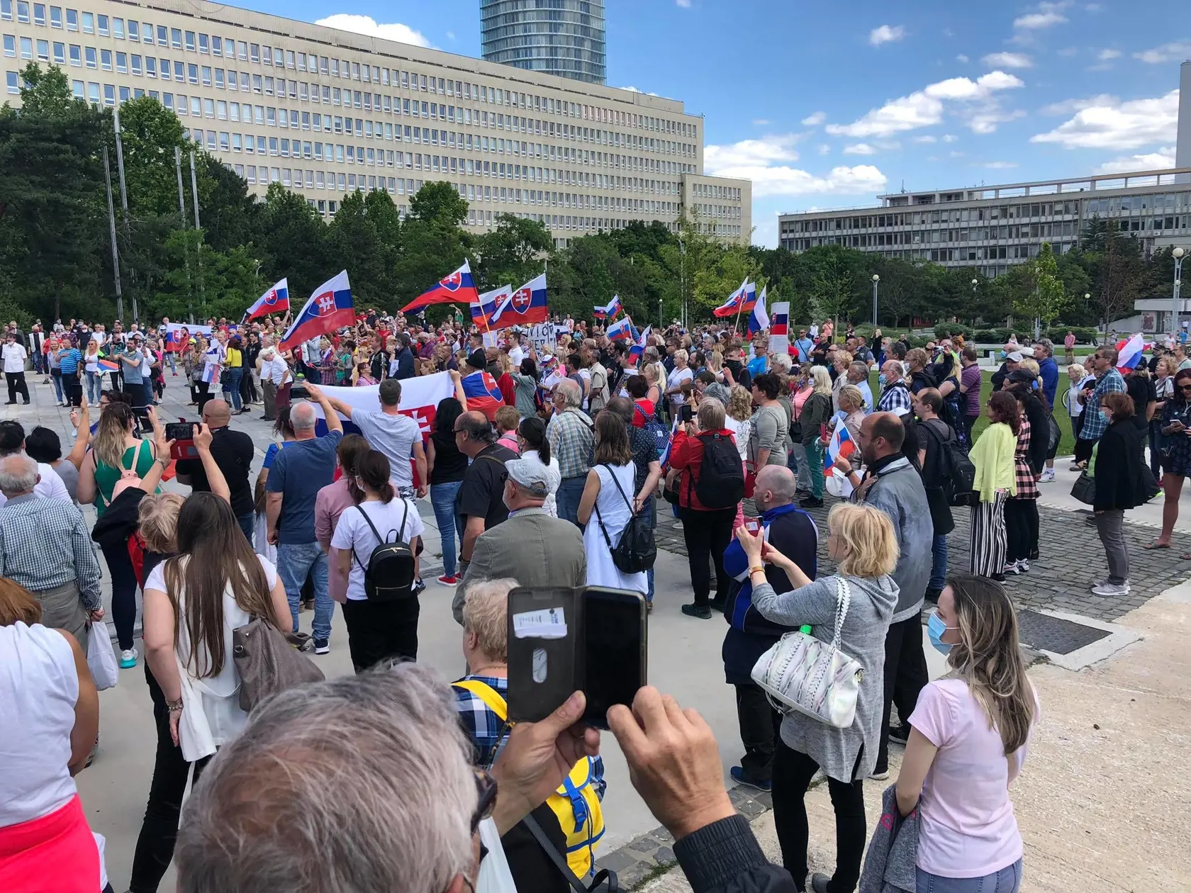 V Bratislave sa konal protest proti vláde Igora Matoviča. Demonštranti žiadajú demisiu vlády a predčasné voľby.