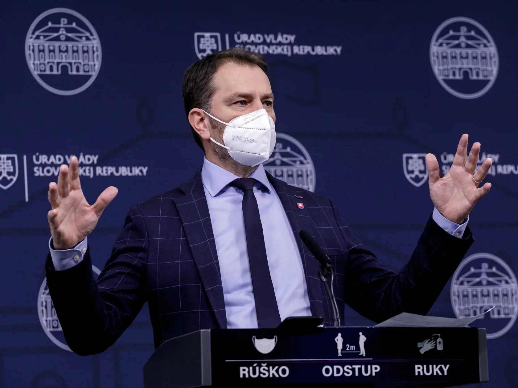 Na snímke je podpredseda vlády a minister financií SR Igor Matovič počas tlačového brífingu na tému Sputnik V.