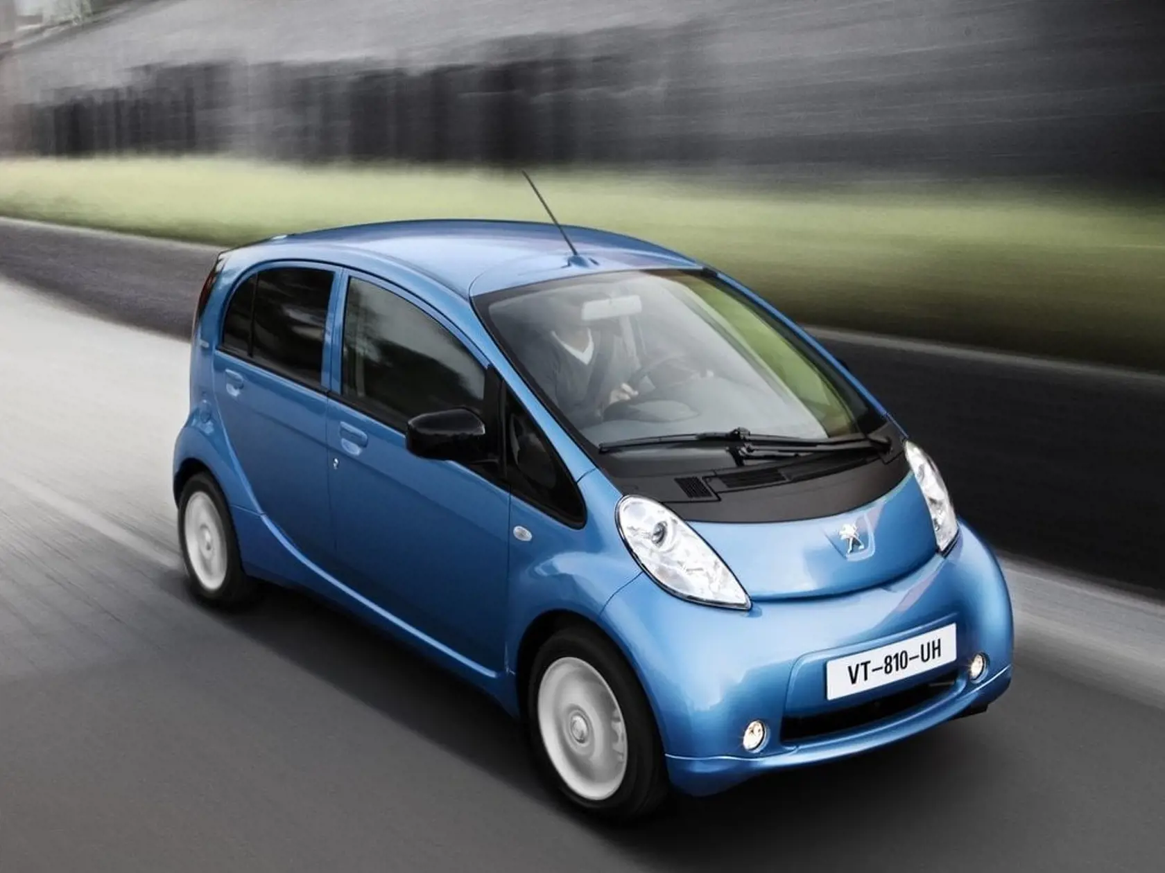 Elektrický Peugeot iON má už svoje najlepšie časy za sebou, no stále sa predáva. Na Slovensku ho kúpite za 23 990 eur.