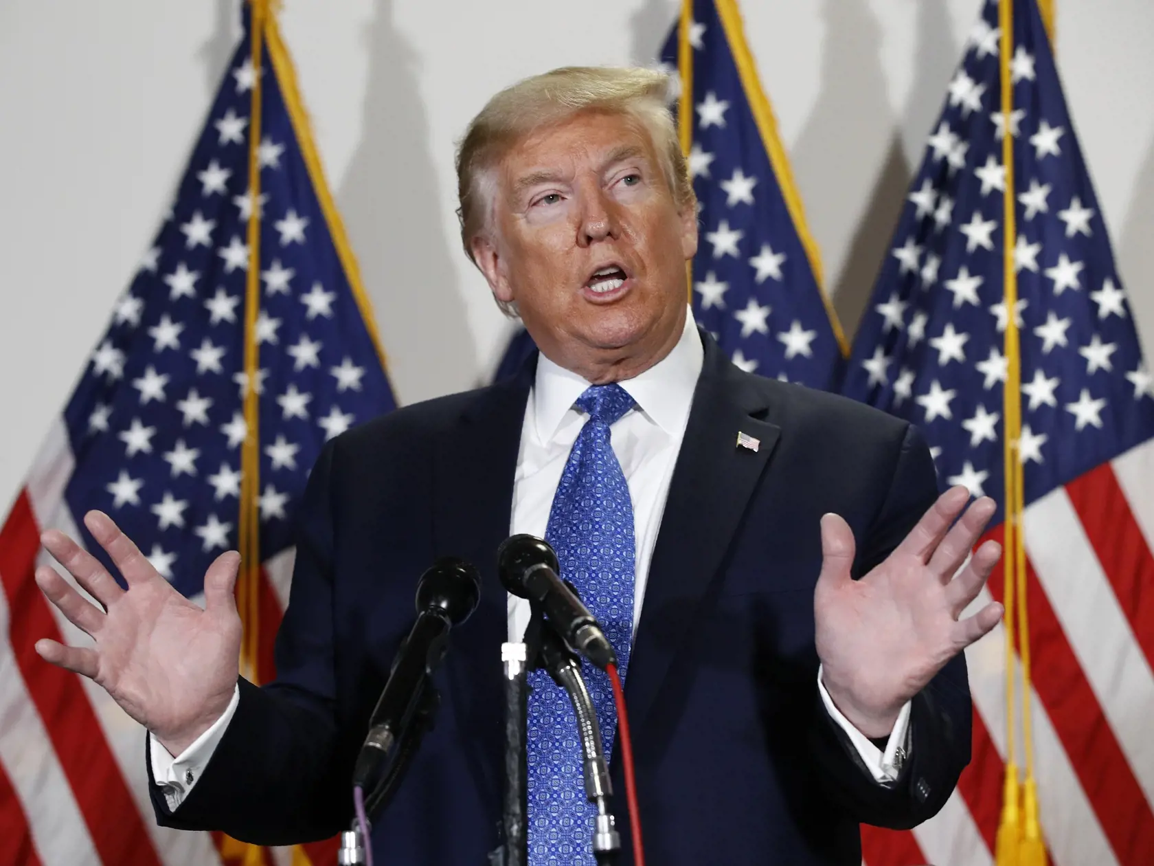 EBE 30 Washington - Na snímke prezident USA Donald Trump hovorí s novinármi po stretnutí s republikánmi Senátu na ich týždennom obede vo Washingtone 19. mája 2020. FOTO TASR/AP
President Donald Trump speaks with reporters after meeting with Senate Republicans at their weekly luncheon on Capitol Hill in Washington, Tuesday, May 19, 2020. (AP Photo/Patrick Semansky)