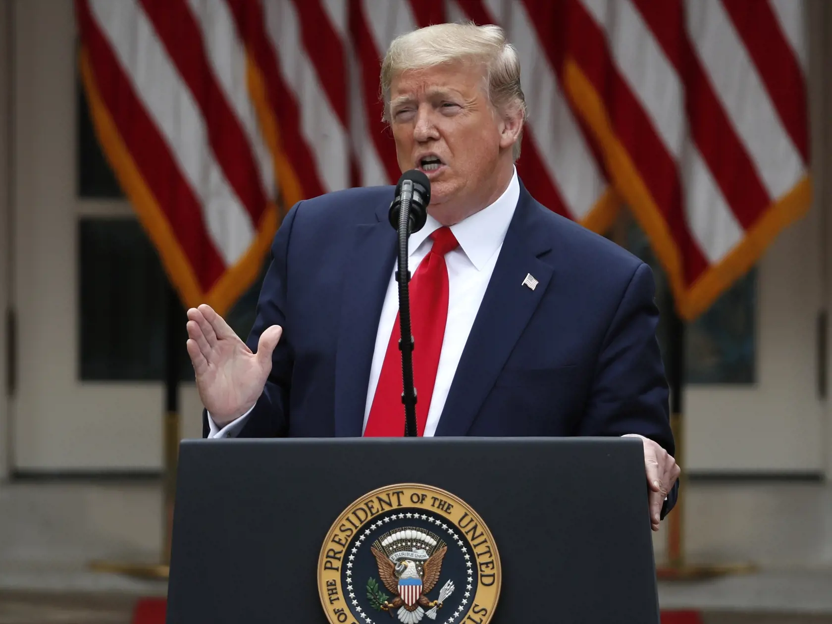 KK8 Washington - Americký prezident Donald Trump hovorí v Bielom dome vo Washingtone 29. mája 2020. Americký prezident Donald Trump v piatok vyhlásil, že pristupuje k "ukončeniu" vzťahov medzi Spojenými štátmi a Svetovou zdravotníckou organizáciou (WHO), ktorá podľa neho zlyhala v boji proti počiatočnému šíreniu koronavírusového ochorenia COVID-19.  FOTO TASR/AP
President Donald Trump speaks in the Rose Garden of the White House, Friday, May 29, 2020, in Washington. (AP Photo/Alex Brandon)