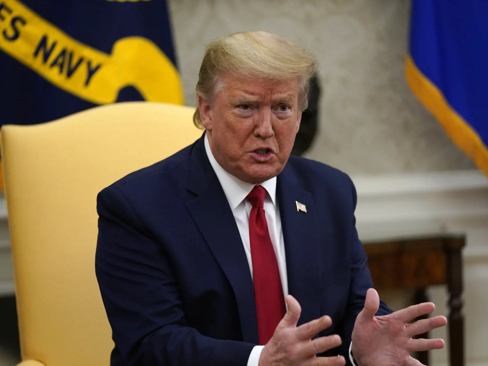 EBE 33 Washington - Na snímke americký prezident Donald Trump po rokovaní s guvernérom Texasu Gregom Abbottom o situácii s pandémiou nového koronavírusu v Bielom dome vo Washingtone 7. mája 2020. FOTO TASR/AP
President Donald Trump speaks during a meeting about the coronavirus response with Gov. Greg Abbott, R-Texas, in the Oval Office of the White House, Thursday, May 7, 2020, in Washington. (AP Photo/Evan Vucci)