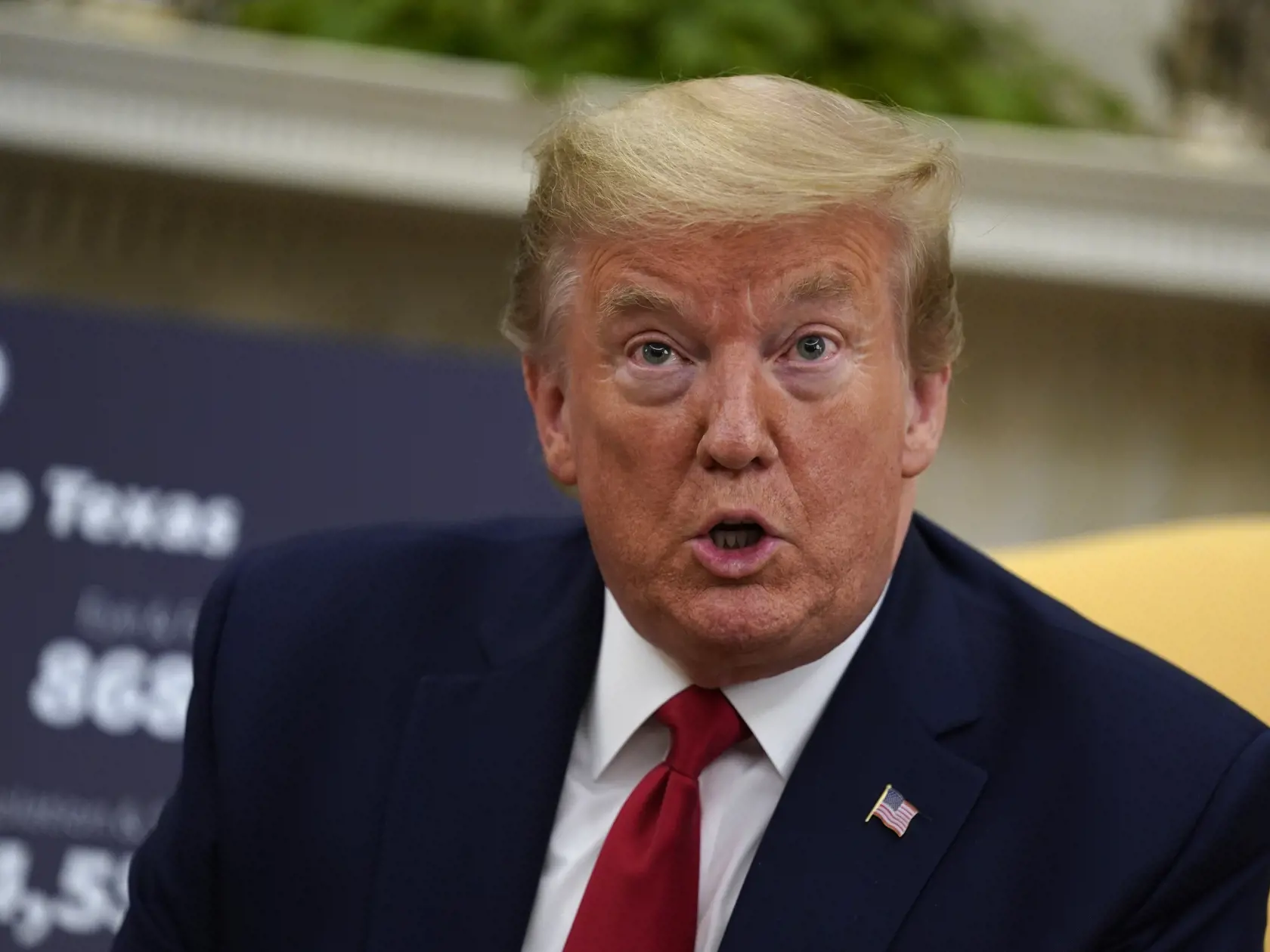 EBE 34 Washington - Na snímke americký prezident Donald Trump po rokovaní s guvernérom Texasu Gregom Abbottom o situácii s pandémiou nového koronavírusu v Bielom dome vo Washingtone 7. mája 2020. FOTO TASR/AP
President Donald Trump speaks during a meeting about the coronavirus response with Gov. Greg Abbott, R-Texas, in the Oval Office of the White House, Thursday, May 7, 2020, in Washington. (AP Photo/Evan Vucci)