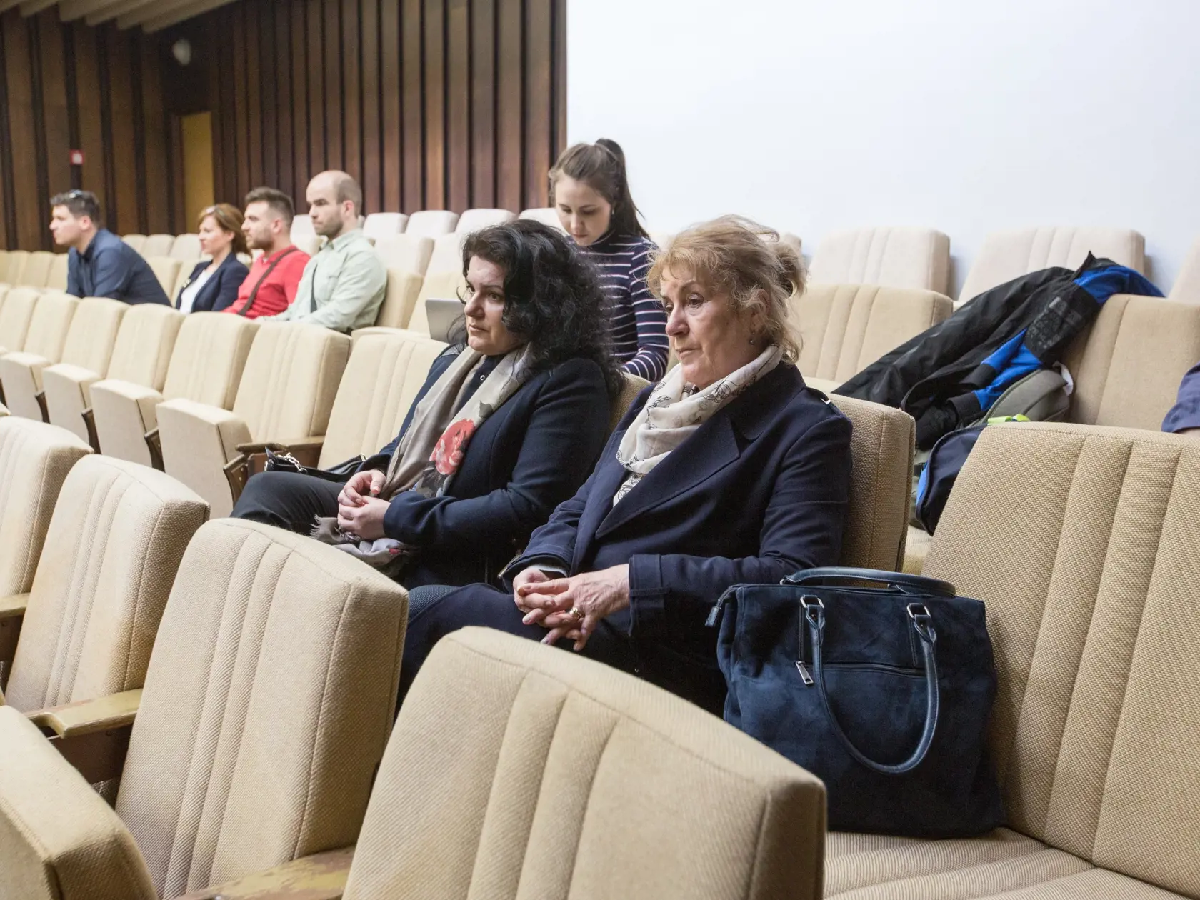 Nešťastná matka (vpravo) Romana Straku, ktorého zastrelili omylom pri vražde Jozefa Estóka.