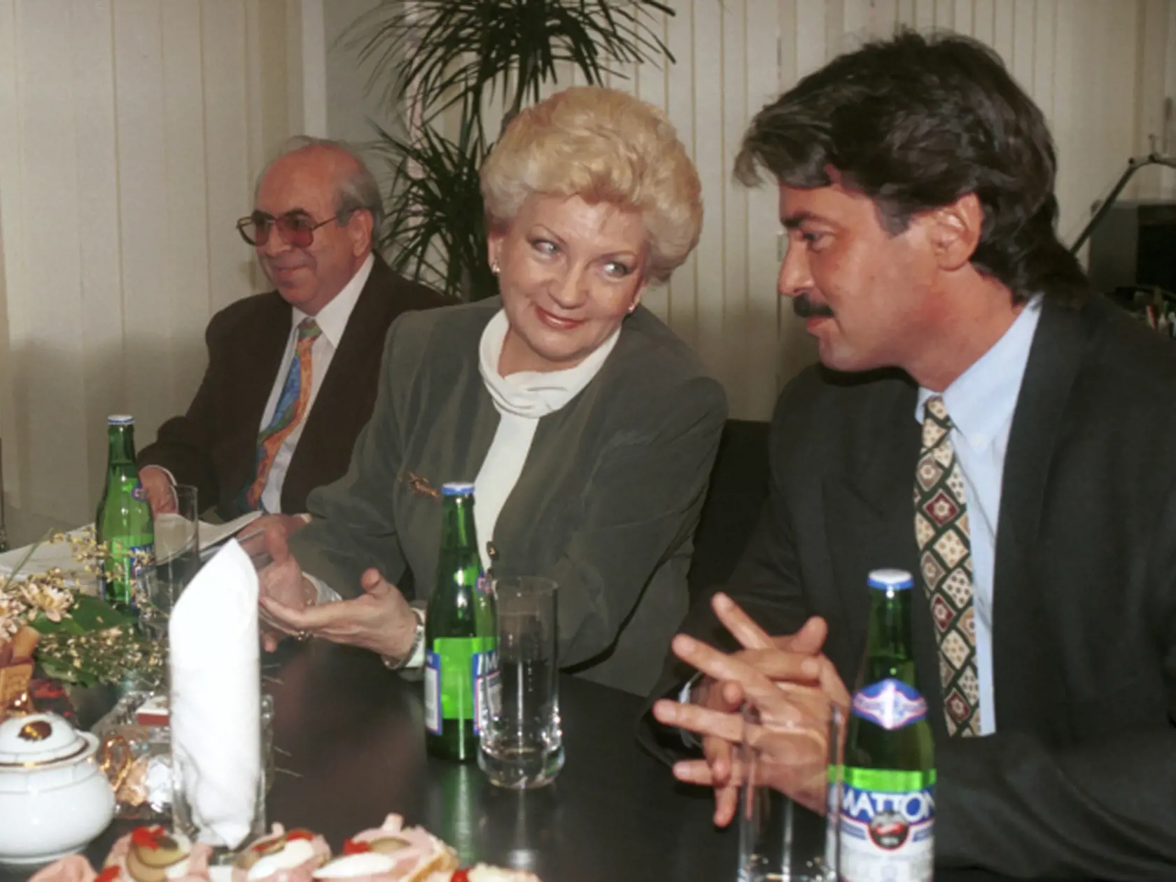Miláčik žien: Ivan Mjartan na rokovaní so straníckou kolegyňou Katarínou Tóthovou.