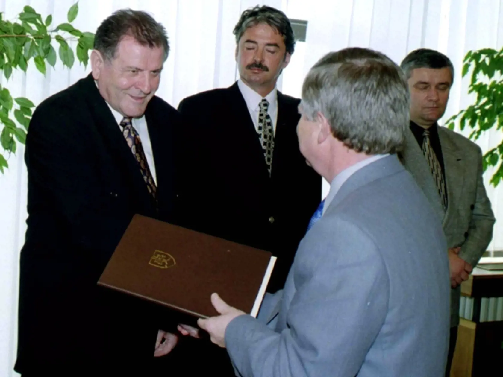 So šéfom hnutia: Členom HZDS, ktorému šéfoval Vladimír Mečiar, bol Ivan Mjartan v rokoch 1991 až 1998.