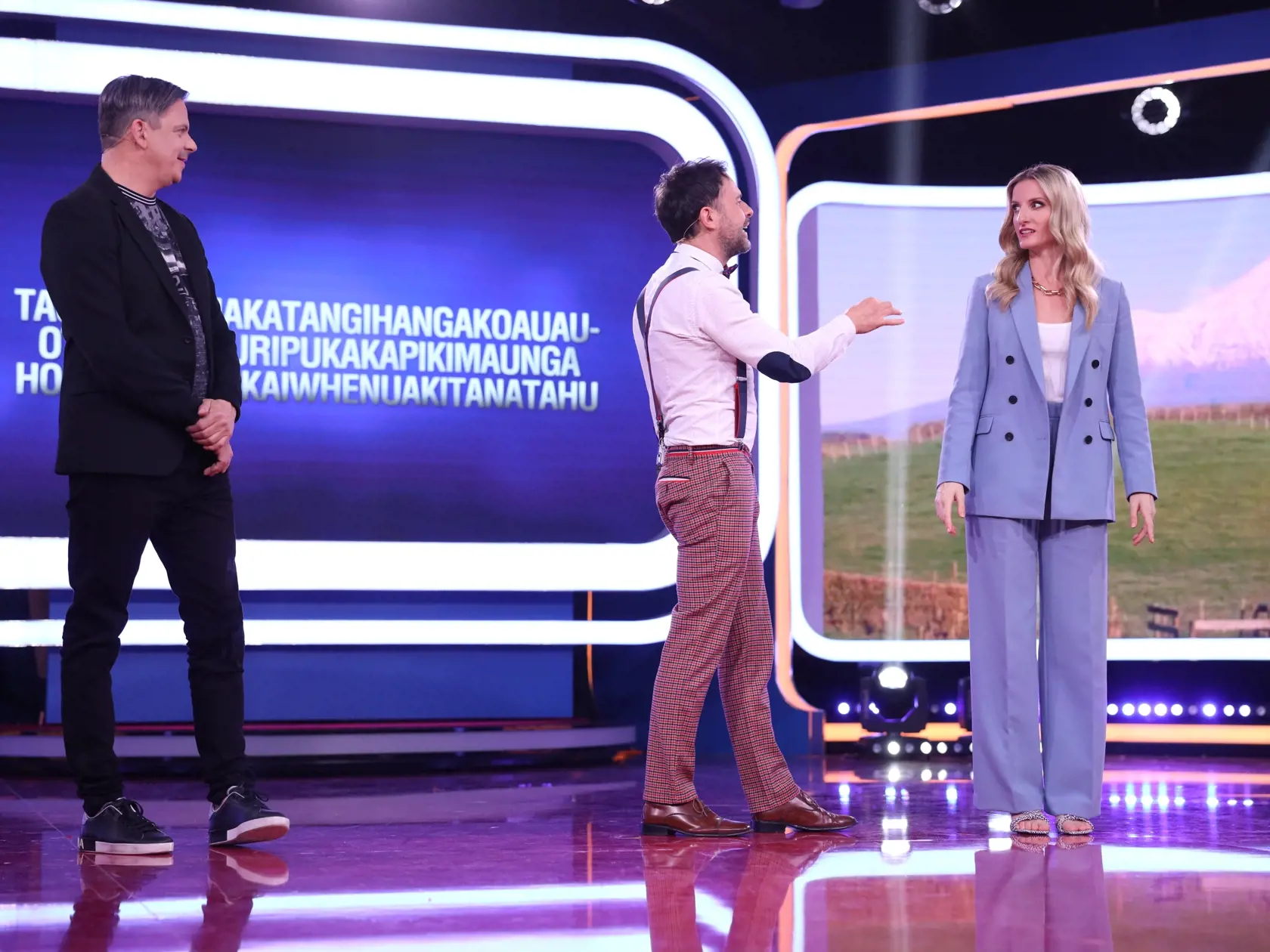 Vinczeová stavila na oversize nohavicový kostým. V šatách jej to pristane rozhodne viac...