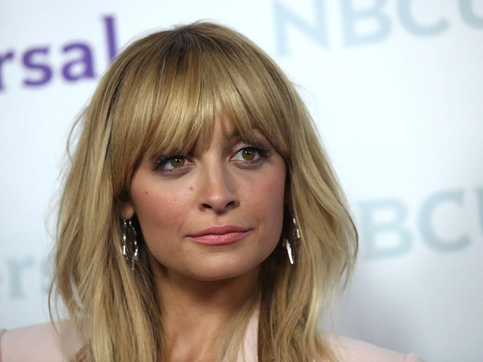 Adoptívna dcéra Lionela Richieho meria len 155 centimetrov. To, aká je Nicole Richie drobná, ste si mohli všimnúť aj v jej spoločnej reality šou s kamoškou Paris Hilton, ktorá má 173 centimetrov.