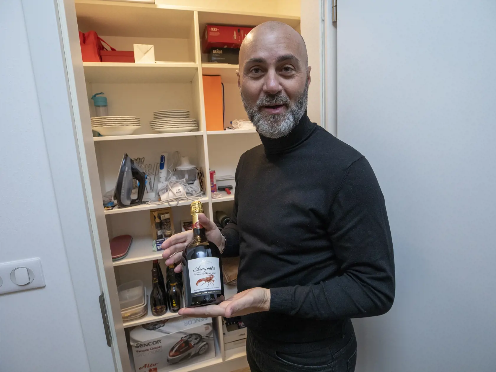 Na snímke taliansky šéfkuchár Andrea Ena nám ukázal svoju kuchyňu doma a prezradil, čo v nej nikdy nesmie chýbať.

