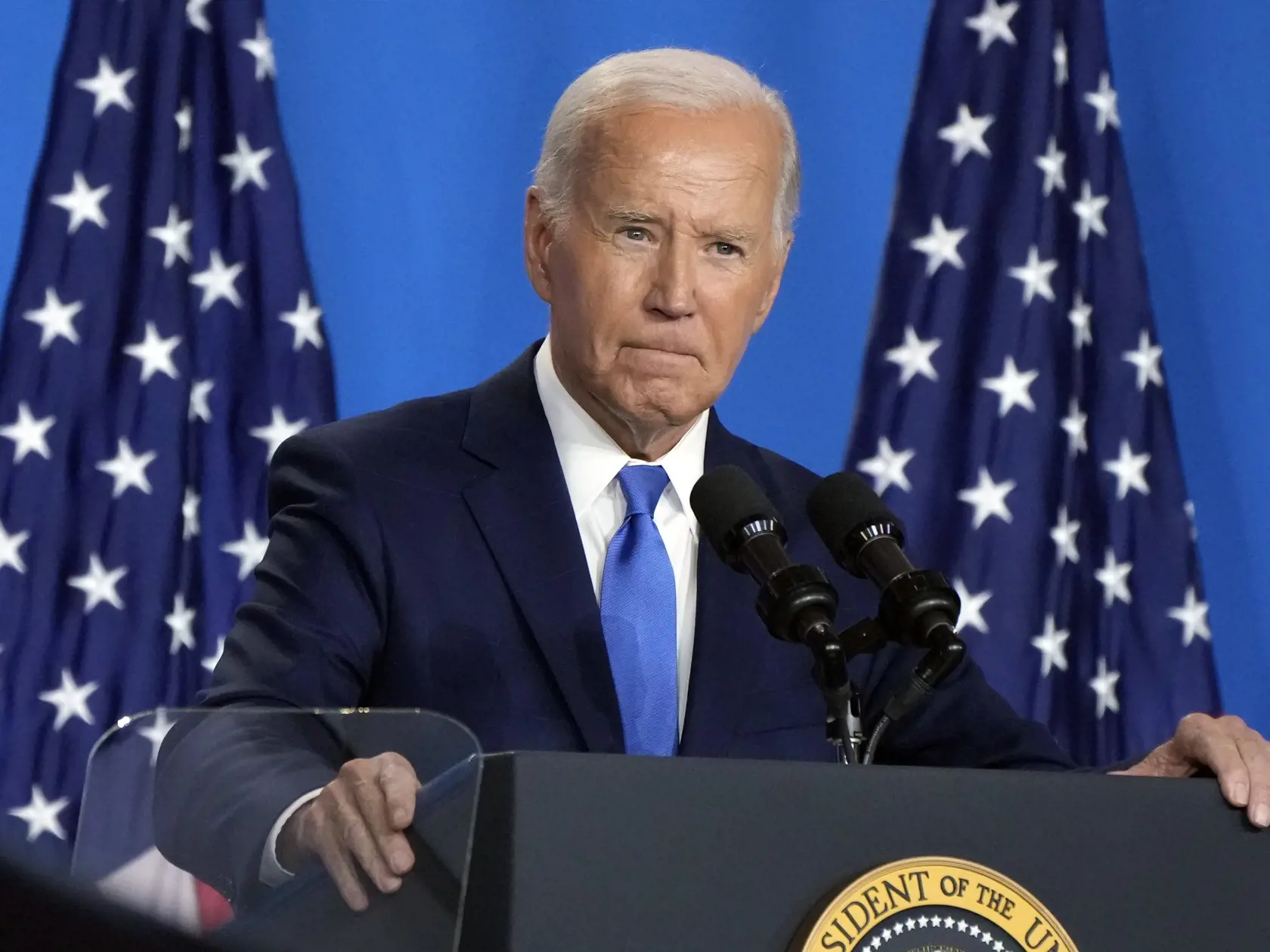 Americký prezident Joe Biden v nedeľu 21. júla 2024 oznámil, že stiahne svoju kandidatúru na post prezidenta USA a nebude sa uchádzať o znovuzvolenie. Na snímke archívnej z 11. júla 2024 Americký prezident Joe Biden hovorí počas tlačovej konferencie vo Washingtone.