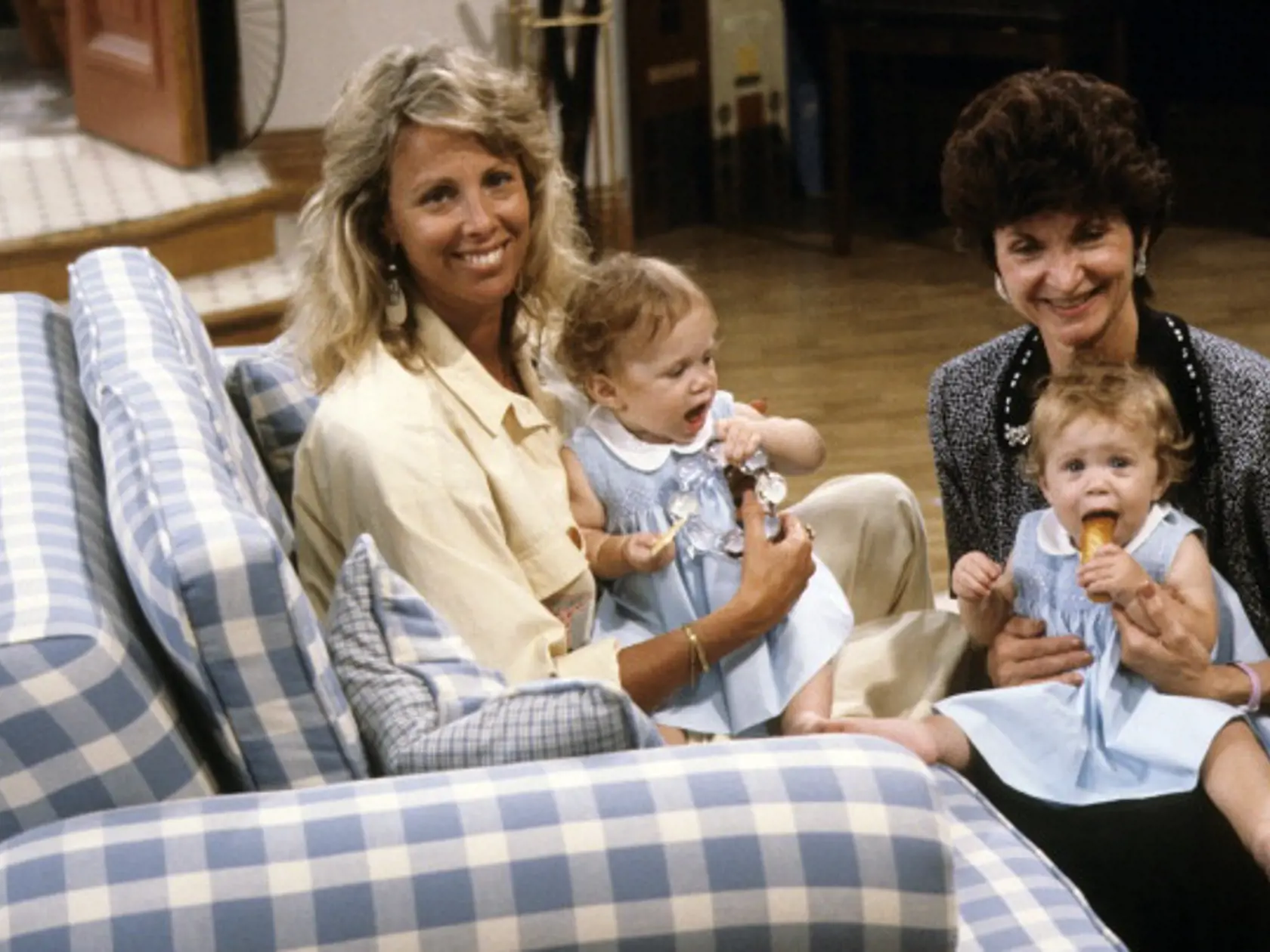FULL HOUSE - Re-Shot Pilot - Airdate: September 22, 1987. (Photo by ABC Photo Archives/ABC via Getty Images)OLSEN TWINS (MARY-KATE/ASHLEY OLSEN) WITH UNKNOWNS
