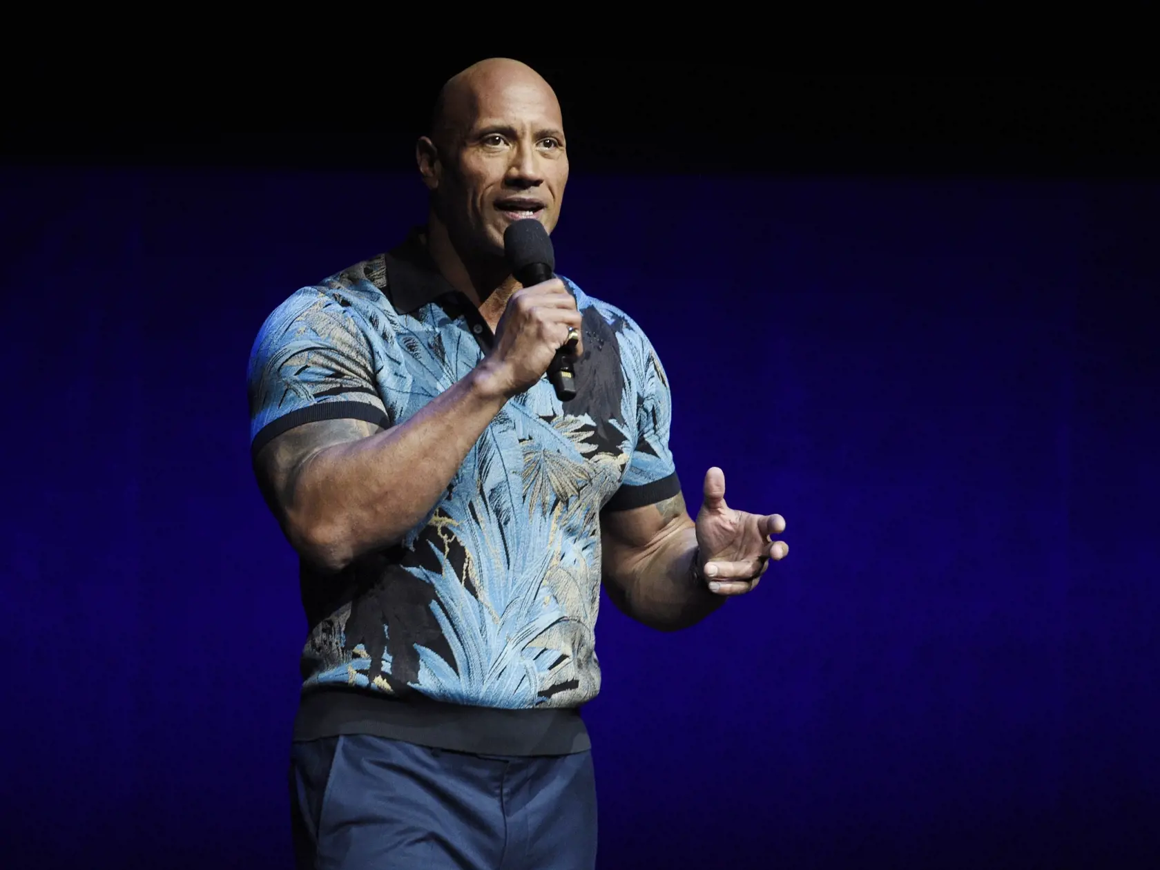 Dwayne "The Rock" Johnson nemá prezývku Skala len tak pre nič za nič.
