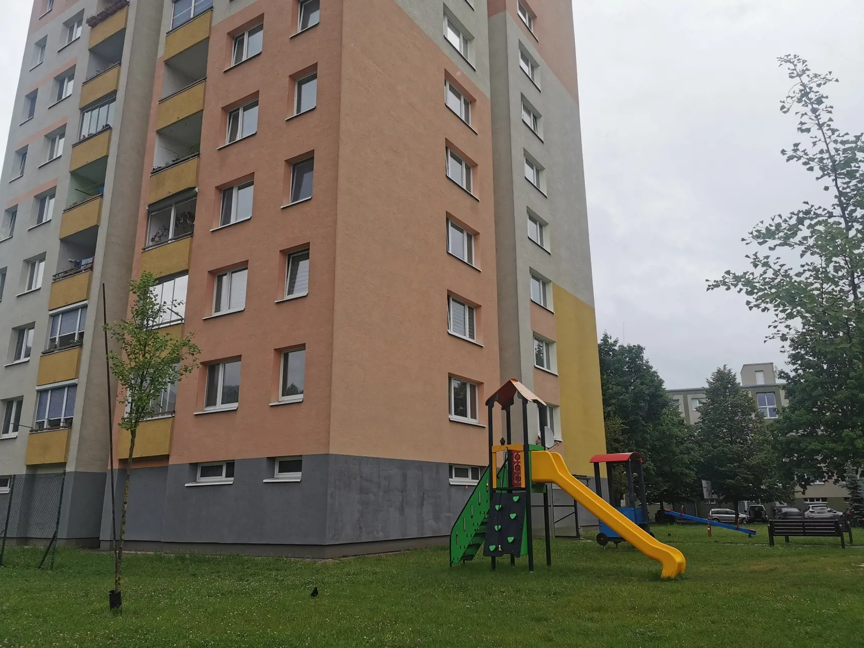 Chlapec zmizol z detského ihriska na pravé poludnie.