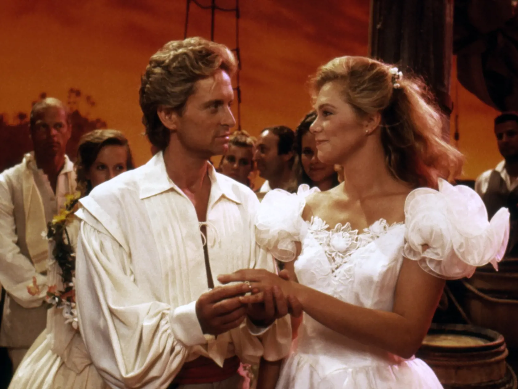 Michael Douglas a Kathleen Turner vo filme Honba za diamantom.