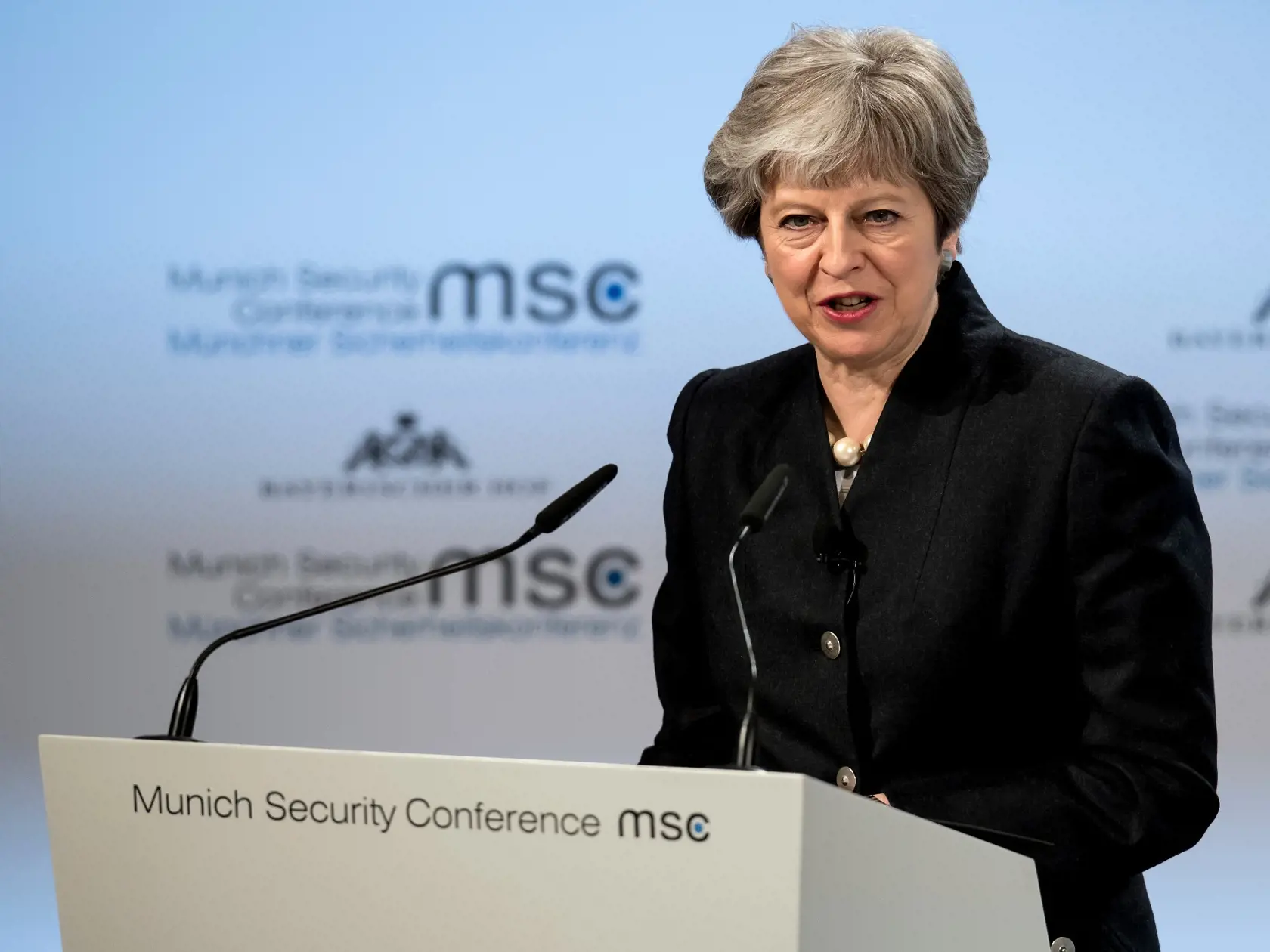 Britská premiérka Theresa Mayová  má tiež, čo povedať k situácii v Sýrii.