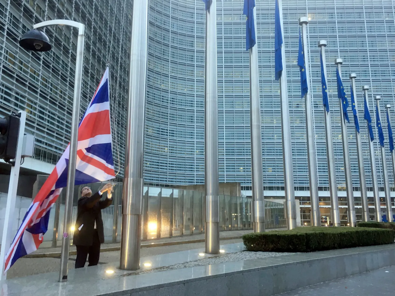 Britská premiérka Theresa Mayová  má tiež, čo povedať k situácii v Sýrii.
