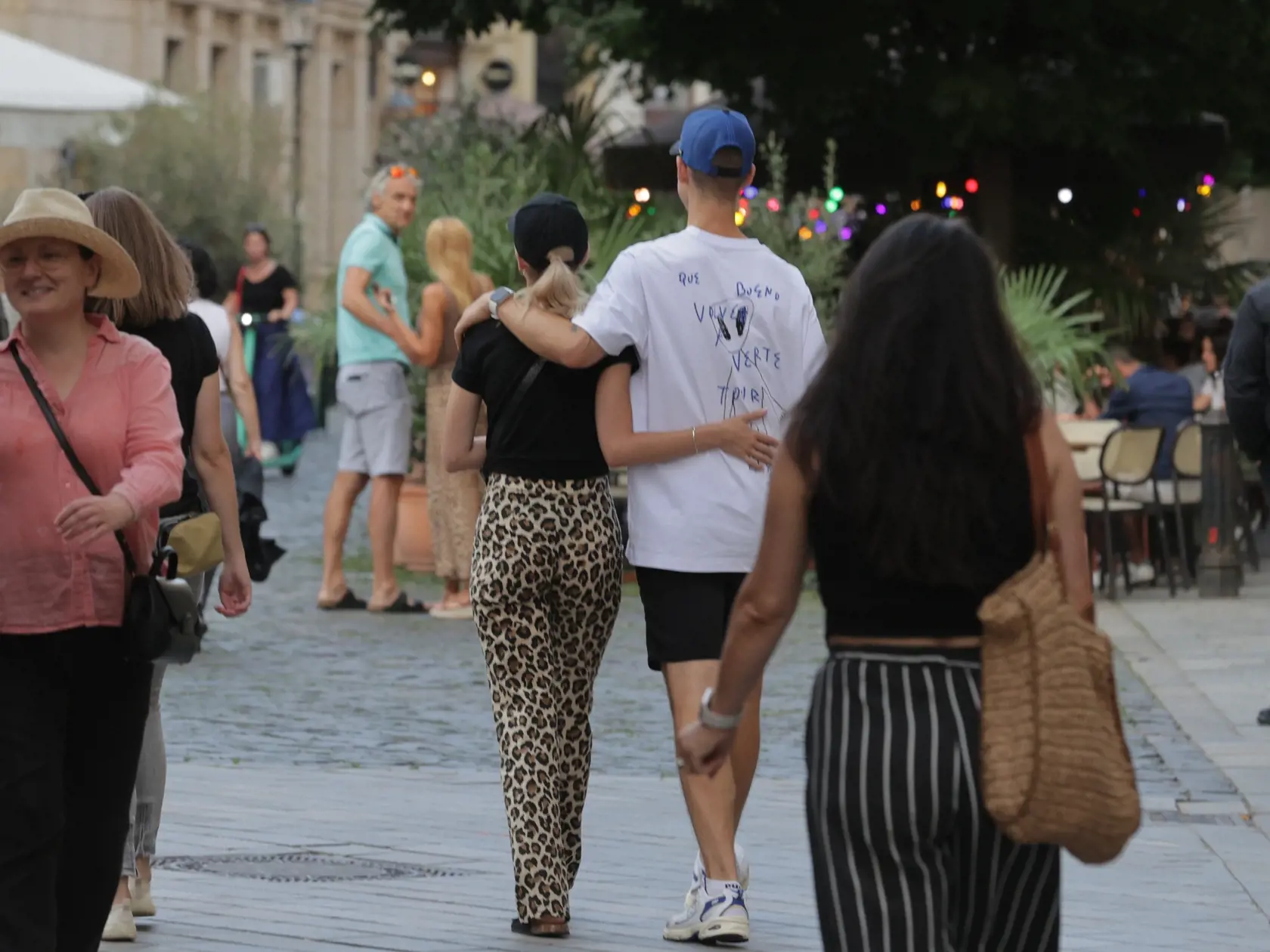 Júl 2024: Novomanželia Adam Kocian a Barbora Kocian na potulkách uličkami Starého mesta Bratislavy.
