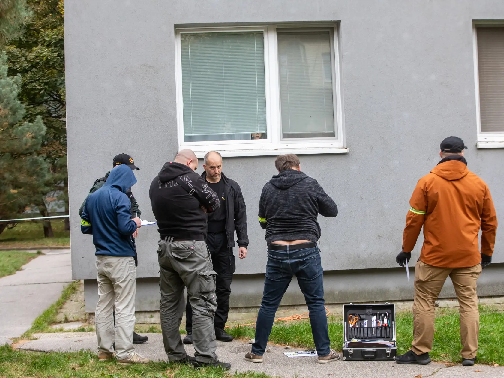 Strelba na Albrechtovej ulici v Bratislave.