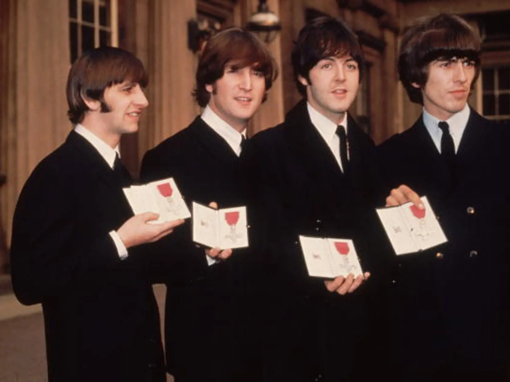 Beatles:  Paul McCartney, George Harrison, Ringo Starr a John Lennon