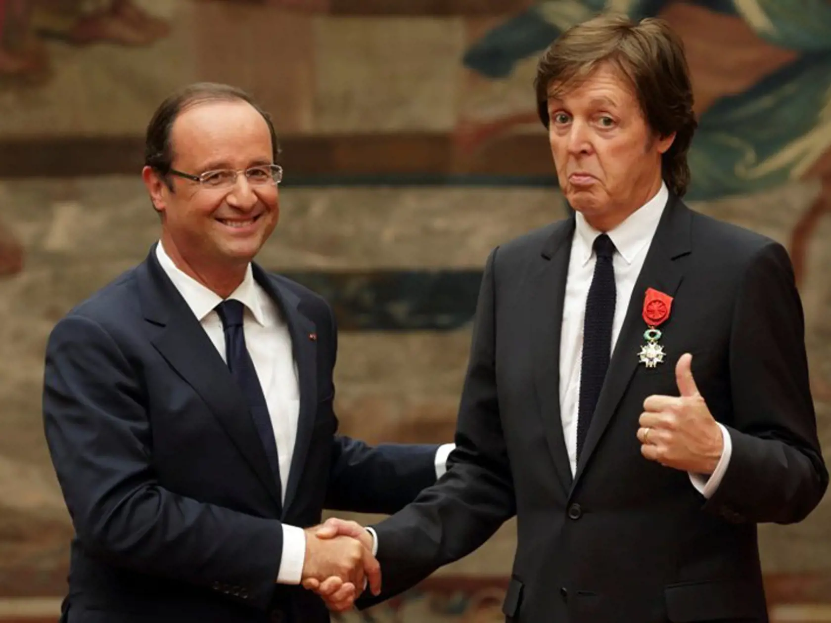 Paul McCartney: Rad mu odovzdal
francúzsky prezident Hollande.