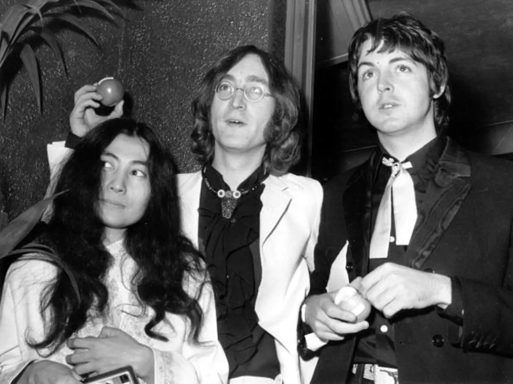 John Lennon (1940 - 1980), Yoko Ono a Paul McCartney.