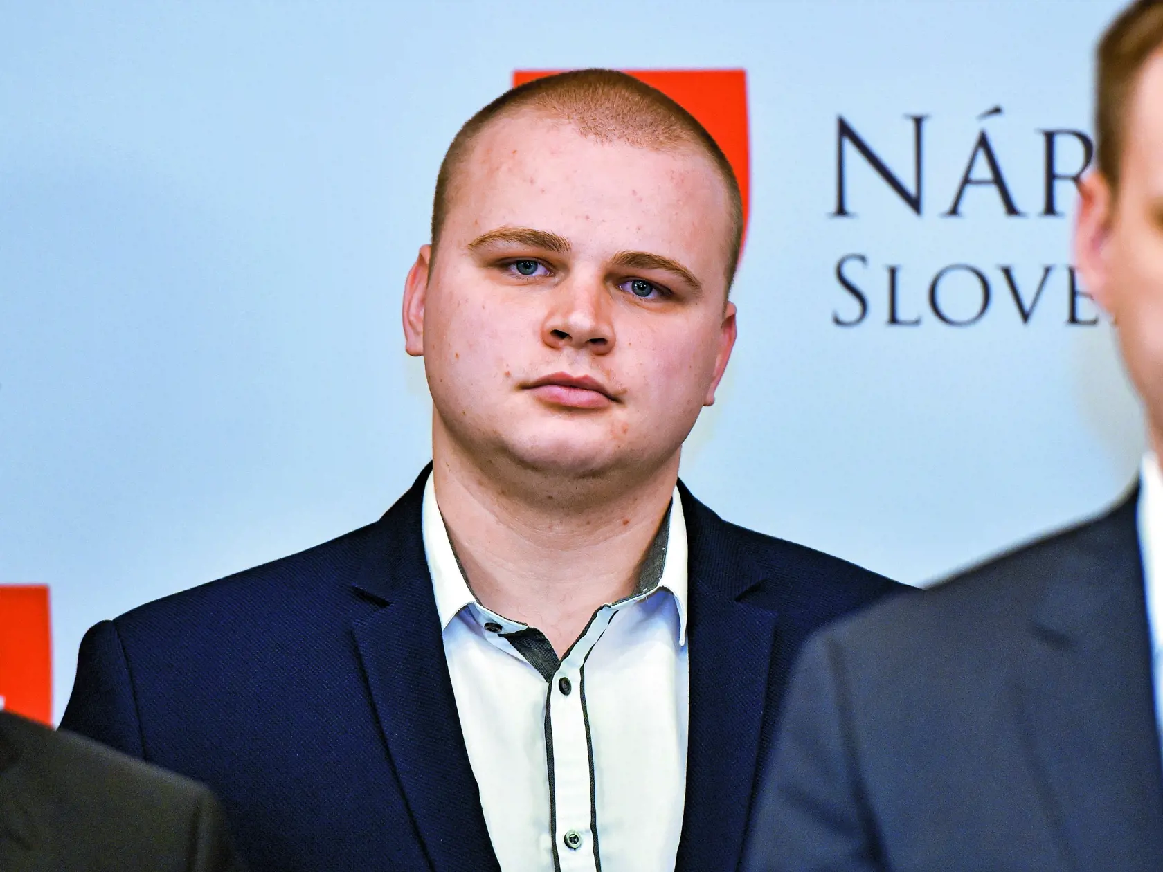 STOPÄŤDESIATI Poslední budú prví? Niekoľko strán obsadilo 150. miesto známym človekom. Za stranu Za ľudí sa tam ocitol bojovník s extrémistami Jan Benčík, vľavo, za ĽSNS odsúdený Milan Mazurek, za koalíciu PS/Spolu bývalá ombudsmanka Jana Dubovcová.