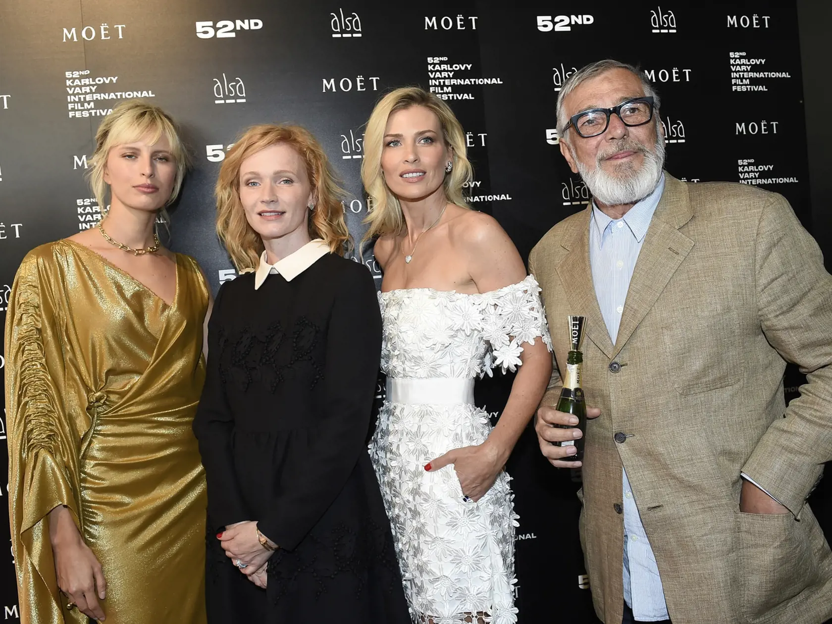 Aňa Geislerová, Daniela Pešťová a Jiří Bartoška si napriek horibilným cenám festival užili.