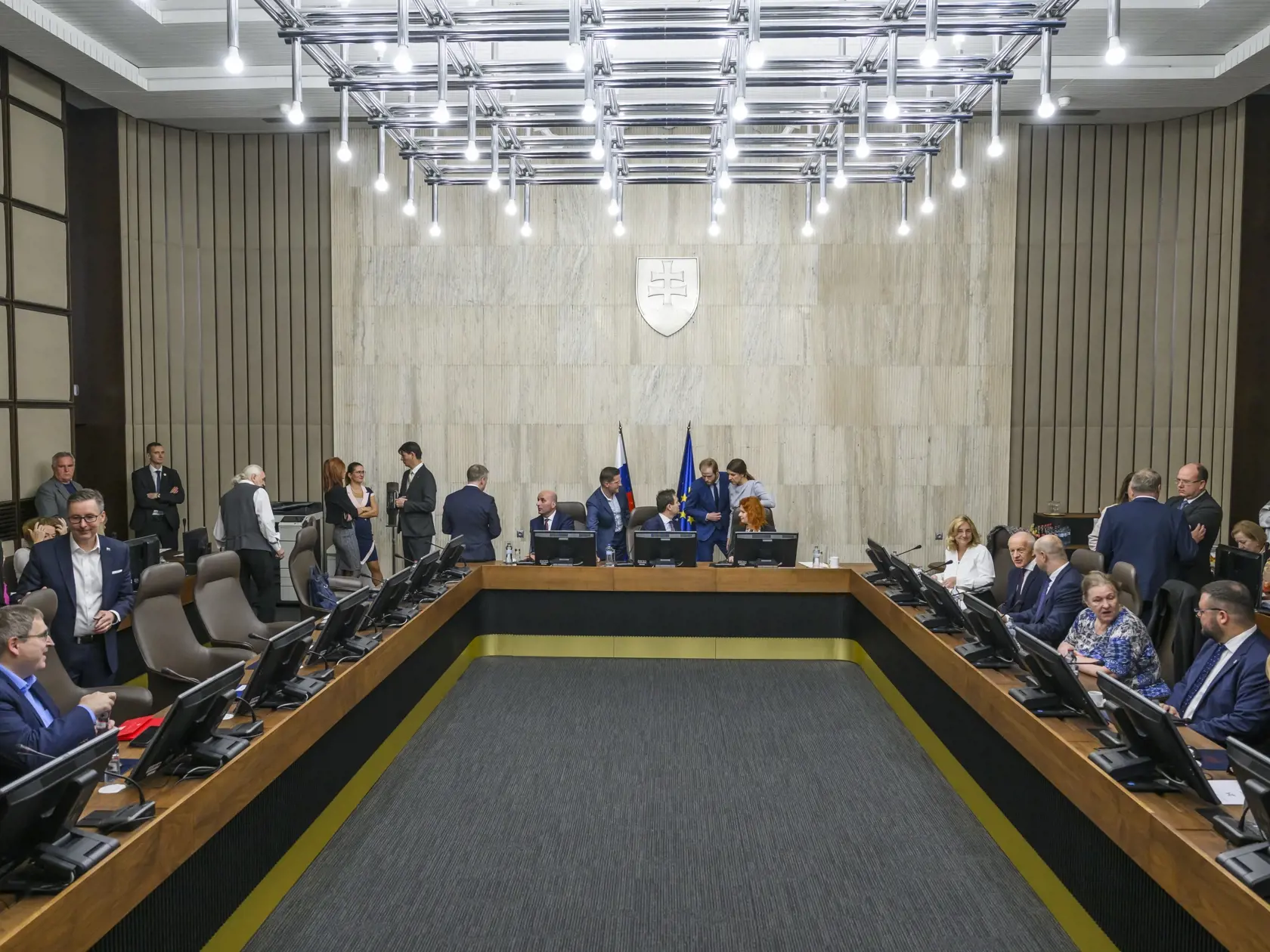 21. a zároveň posledná schôdza úradníckej vlády.