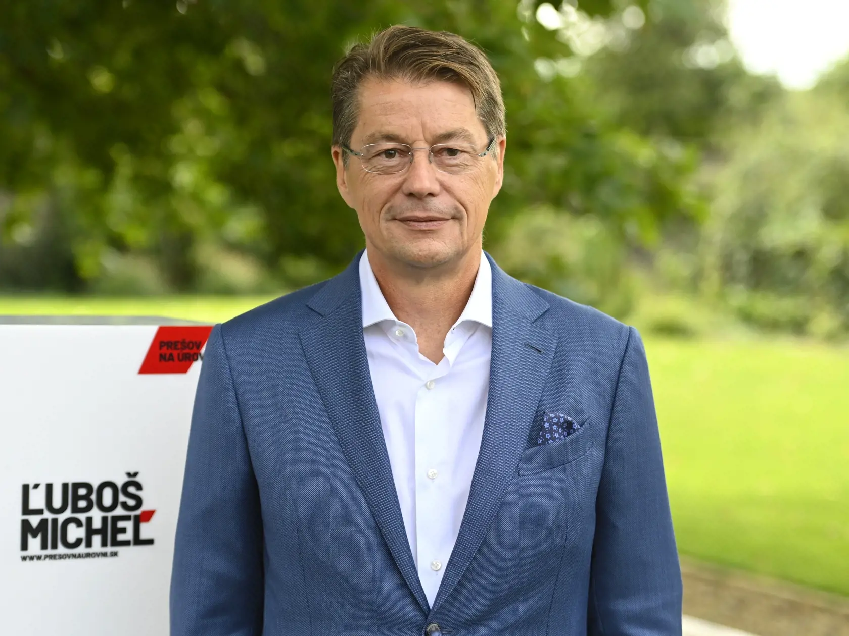 Na snímke kandidát strany Hlas-SD na post primátora mesta Prešov v jesenných komunálnych voľbách, projektový manažér a bývalý medzinárodný futbalový rozhodca Ľuboš Micheľ.  Prešov, 2. septembra 2022.
