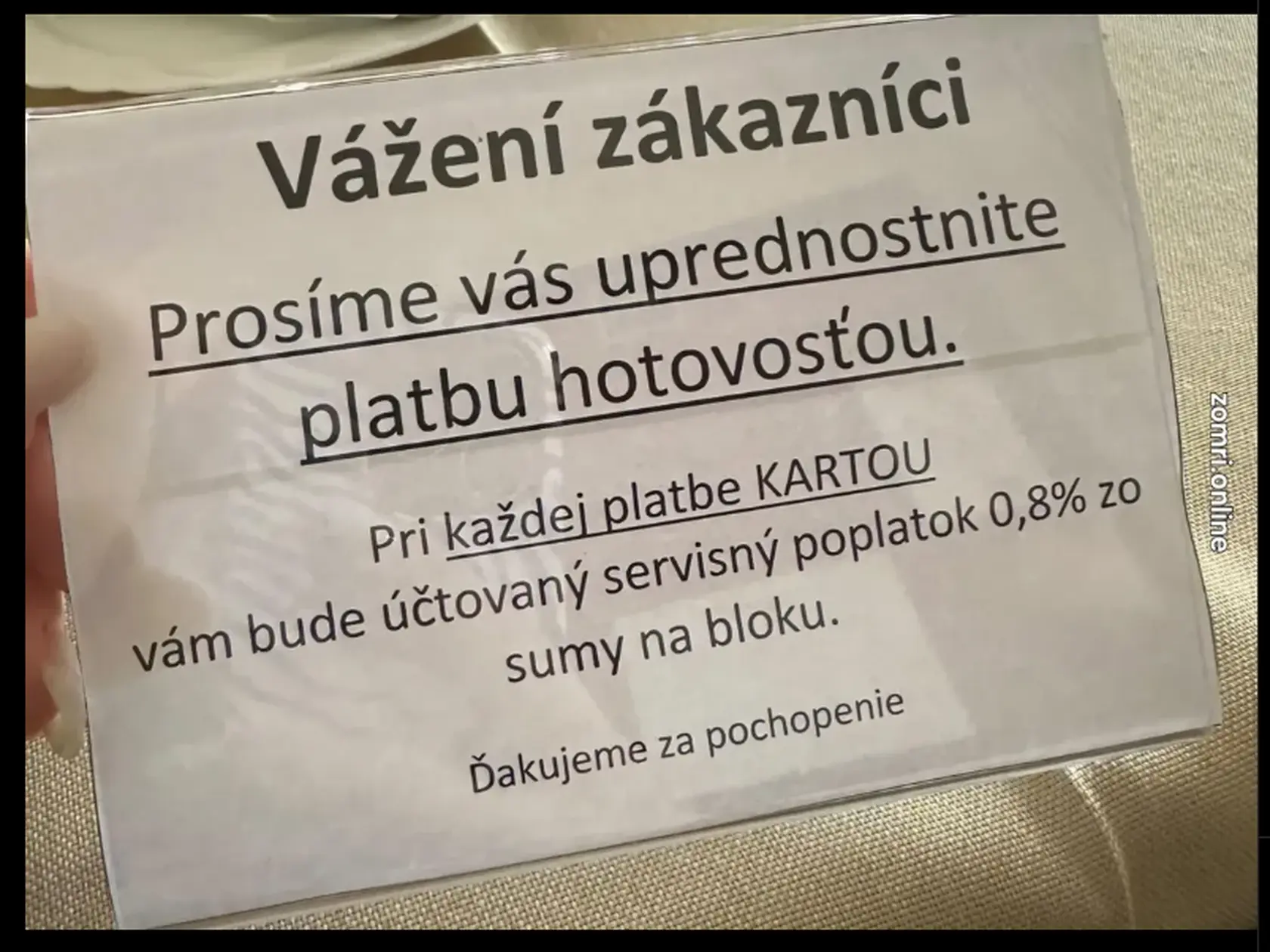 Podniky prosia Slovákov, aby platili v hotovosti. 